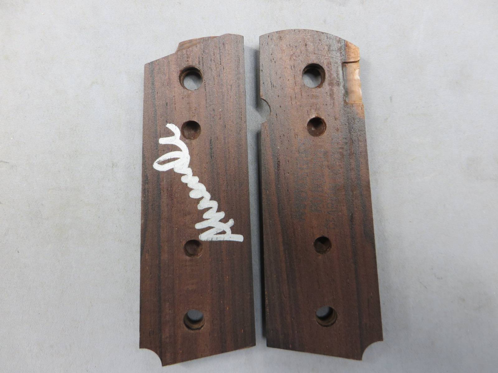 【キムアーレンズ】1911 フルサイズ ダイヤチェッカー  グリップ