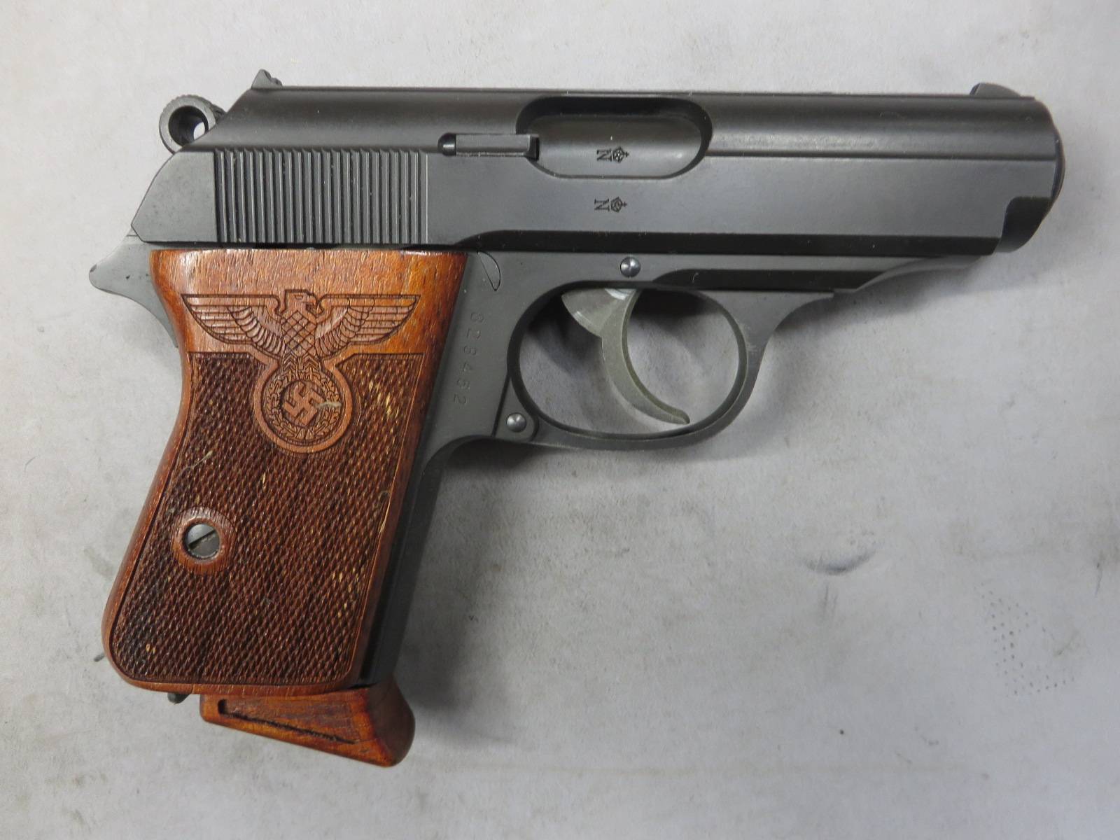 【CAW】ワルサーPPK EHRENWAFFE RZM HW 初期型・木製グリップ・木製マガジンボトム　モデルガン