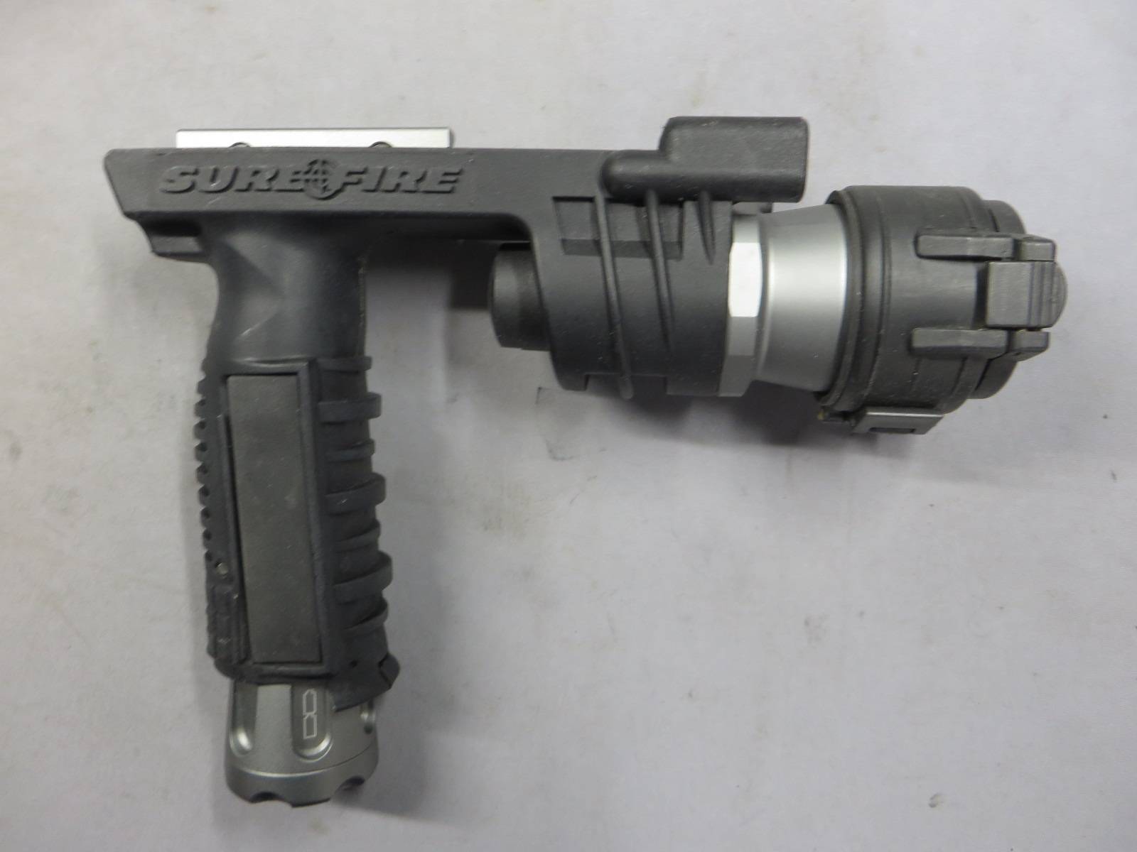 【不明】SUREFIRE M910タイプ フォアグリップライト（レプリカ）