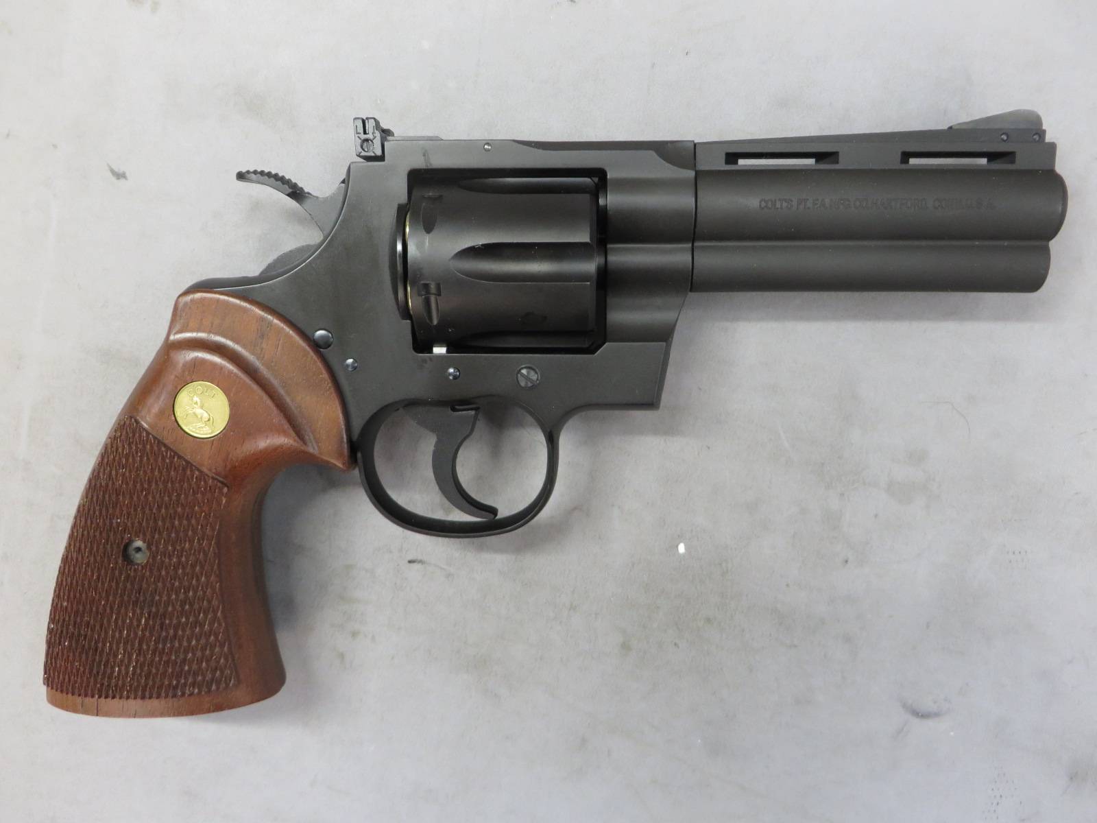 【タナカ】コルトパイソン.357mag 4in R-Model HW・+weight オーバーサイズチェッカー木製グリップ