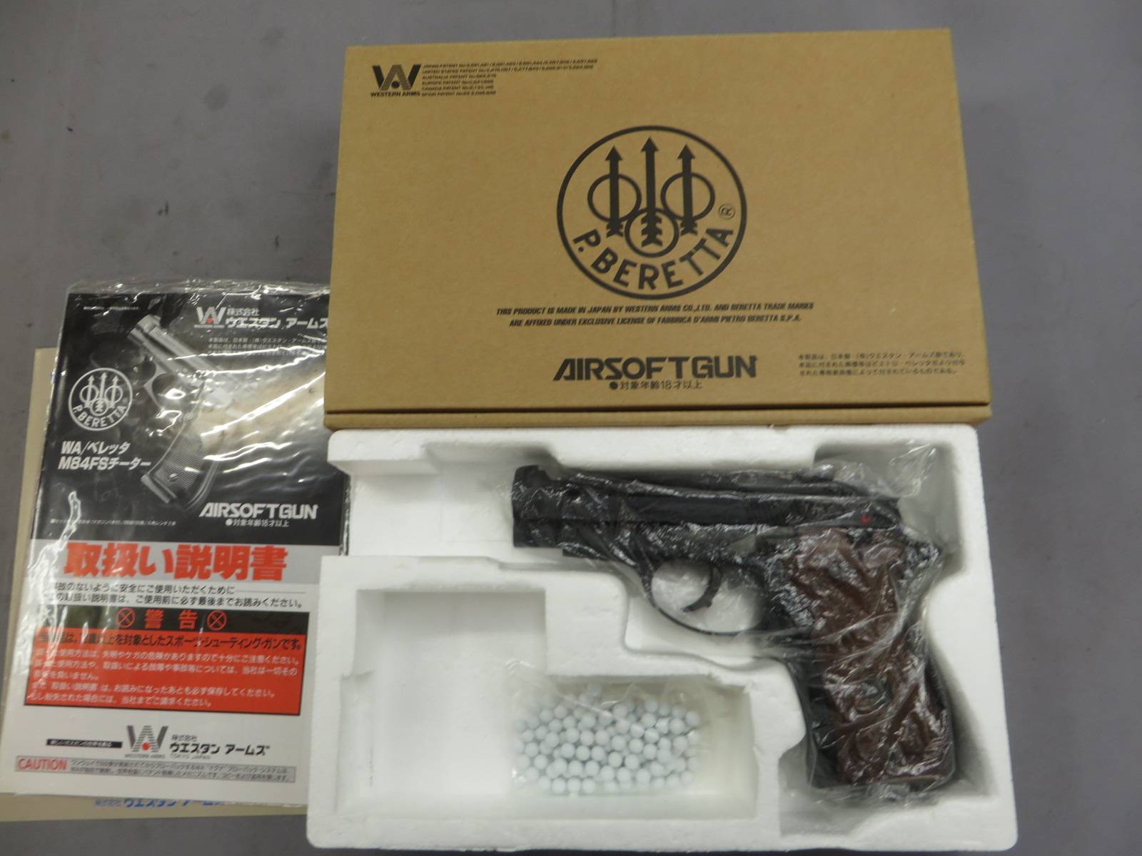【ウエスタンアームズ】ベレッタM84FS ブラック・木製グリップ