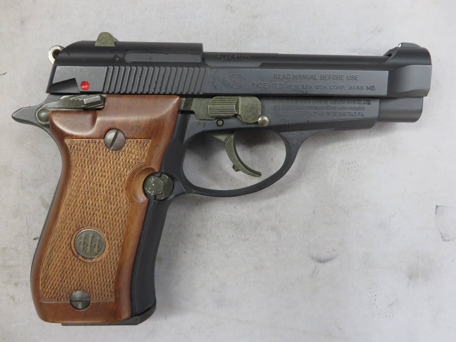 【ウエスタンアームズ】ベレッタM84FS ブラック・木製グリップ
