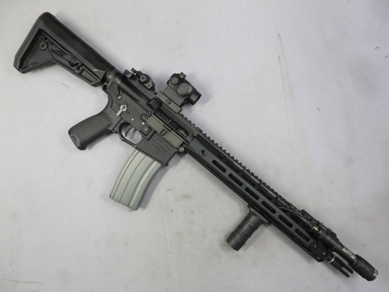 【VFC】SR16 E3 カービン Mod.2 M-LOK GBB・Surefireレプリカライト・ノーベルアームズT1ダットサイト