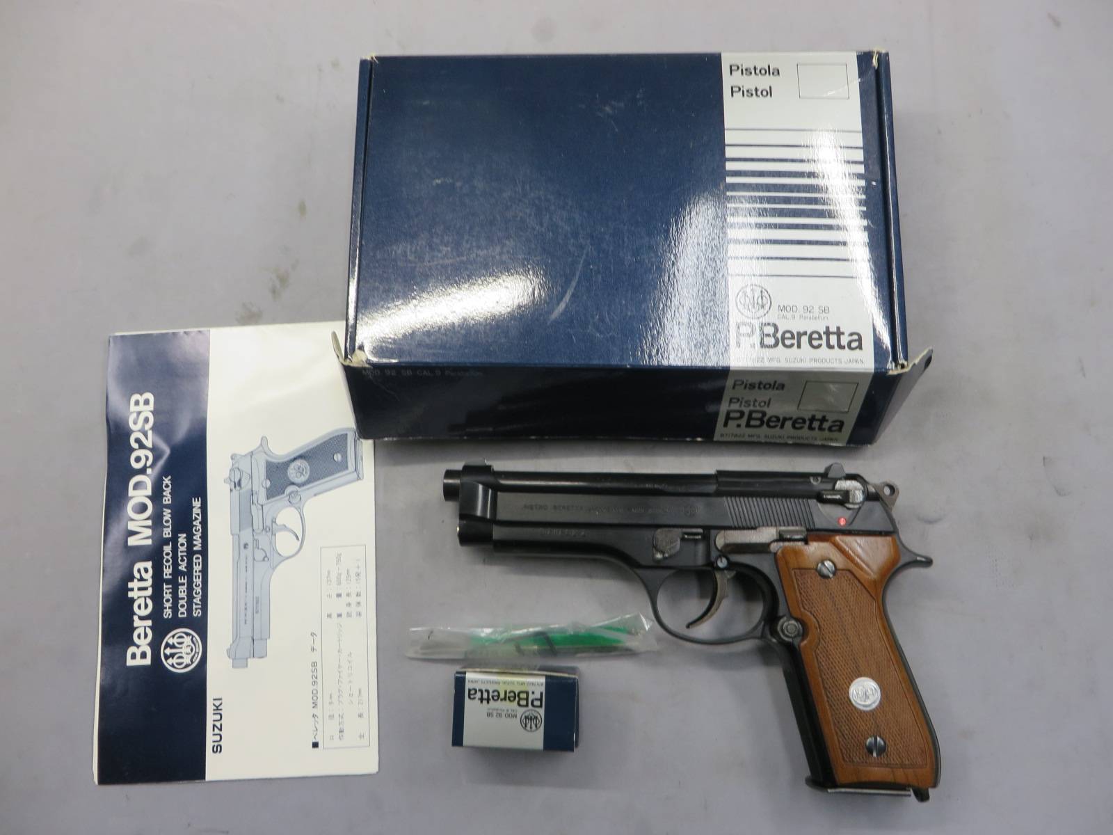 【スズキ】ベレッタ Mod 92SB・木製グリップ　モデルガン