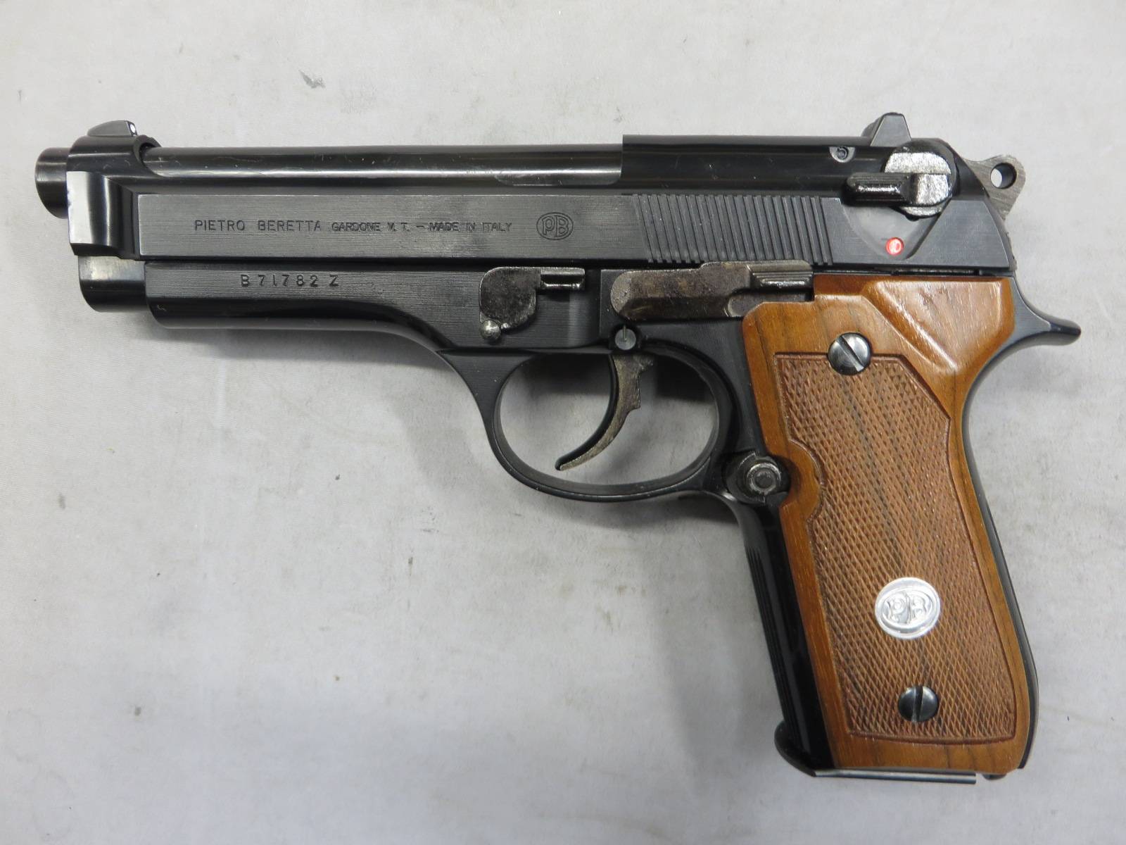 【スズキ】ベレッタ Mod 92SB・木製グリップ　モデルガン