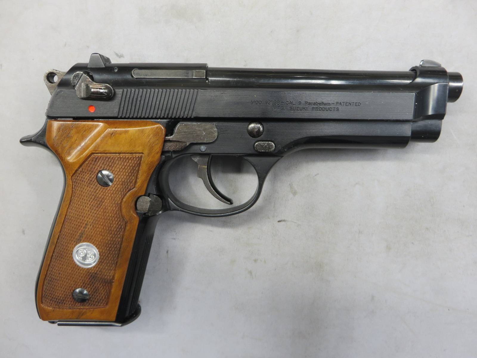 【スズキ】ベレッタ Mod 92SB・木製グリップ　モデルガン