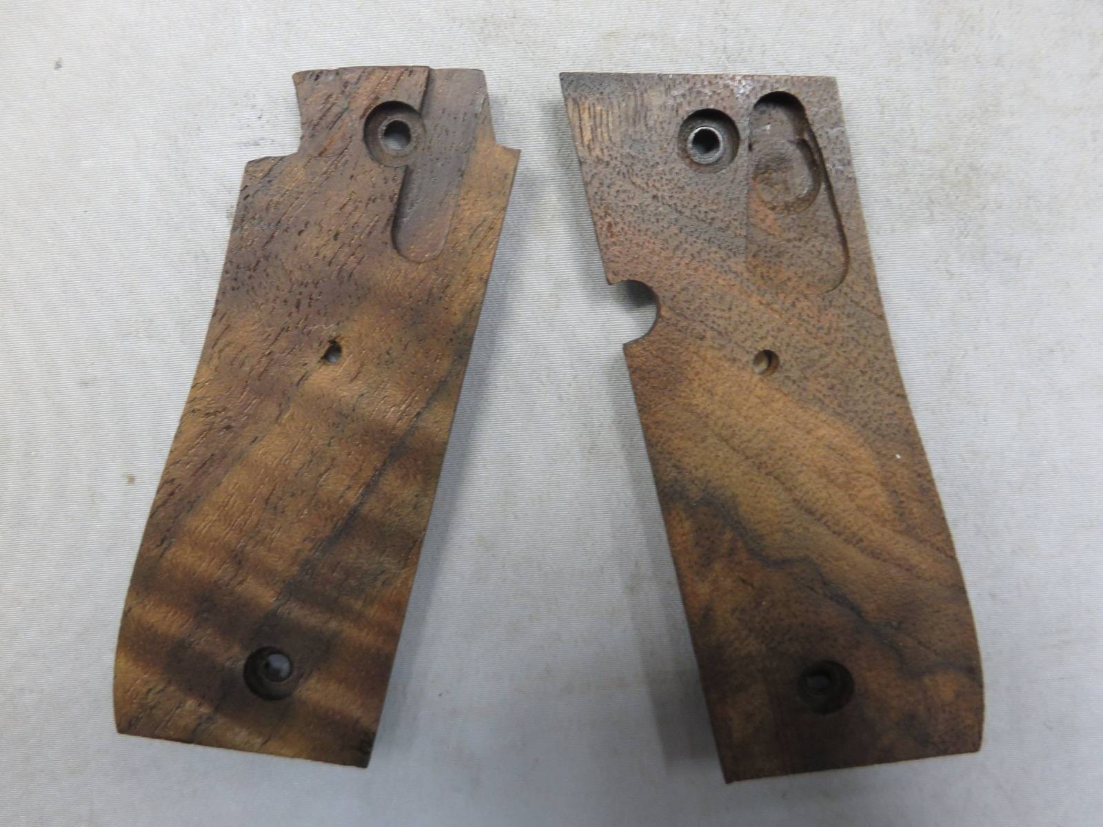 【タナカ】コルト ガバメント.380AUTO フランスクルミ グリップ