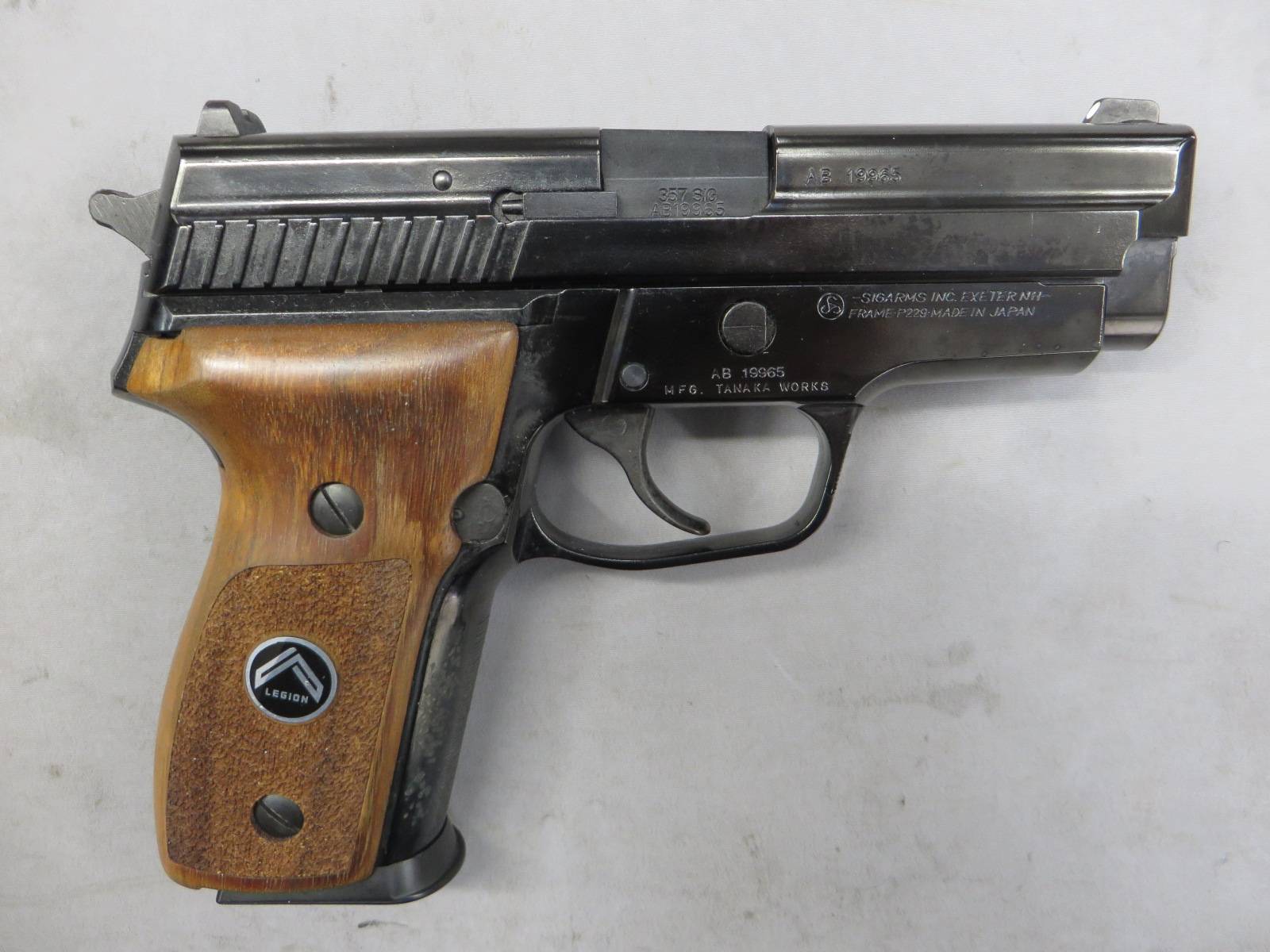 【タナカ】SIG SAUER P229 スチールフィニッシュ・木製グリップ