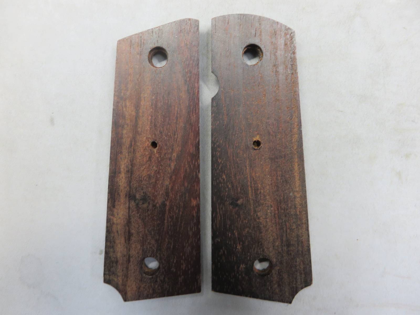 【不明】GM・1911 フルサイズ  メダル付き フルチェッカー 木製グリップ