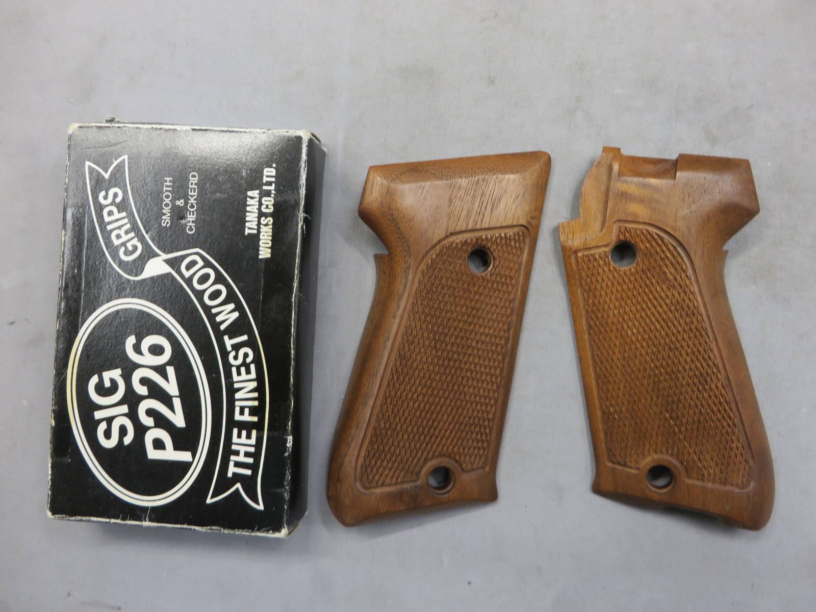 【タナカ】SIG SAUER P226 木製グリップ