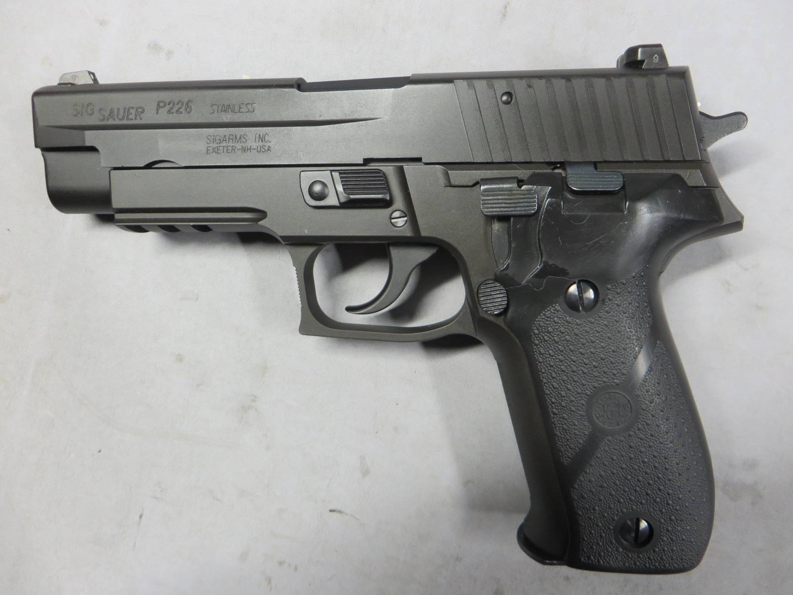 【KSC】P226R HW SYSTEM7 HOGUE ラバーグリップ標準装備