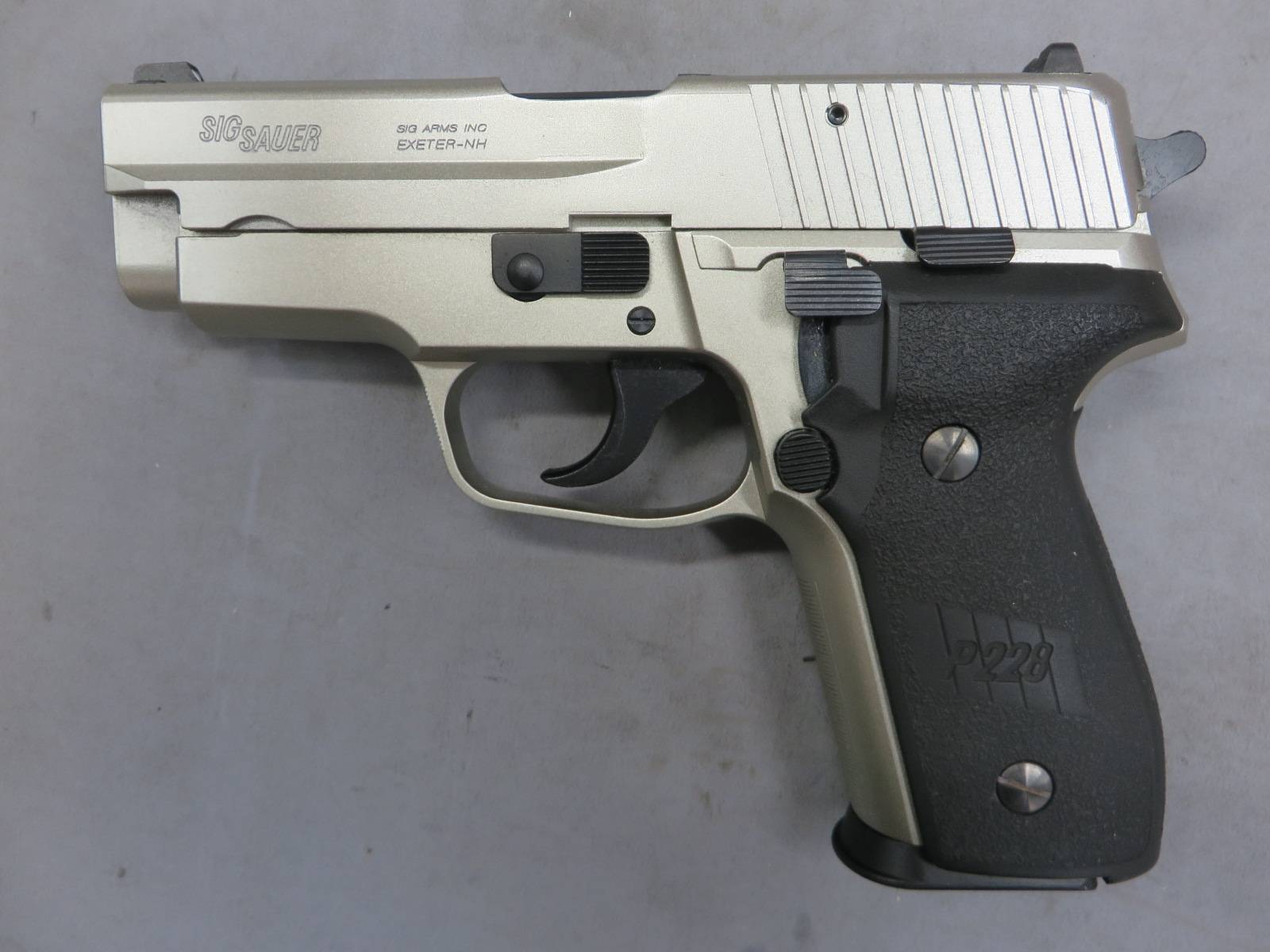 【タナカ】SIG P228 オール HW WARM SILVER COAT Evo.2　モデルガン