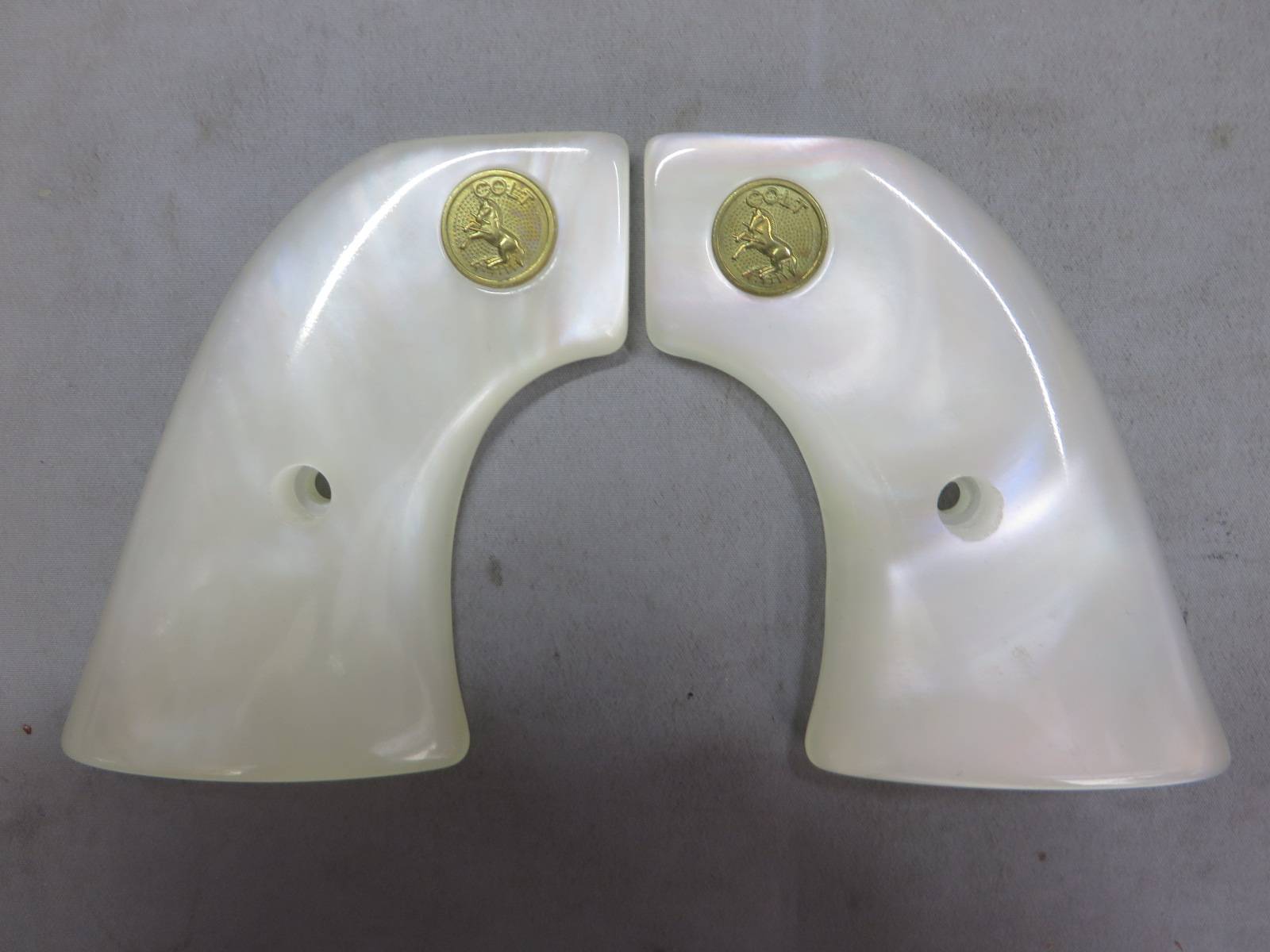 【キャロムショット】コルト SAA.45 ホワイトパール調 グリップ（スクリュー・ナット無）