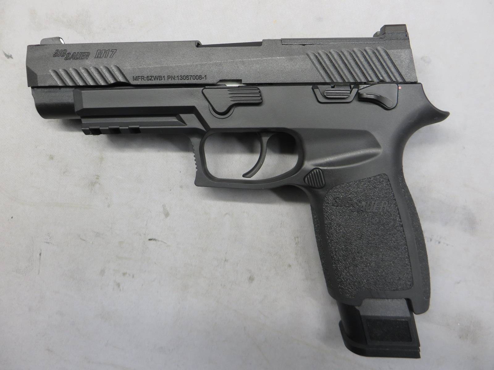 【SIG AIR・Laylax】SIG SAUER ProForce M17 CO2 ブラック アメリカ陸軍最新型制式採用拳銃