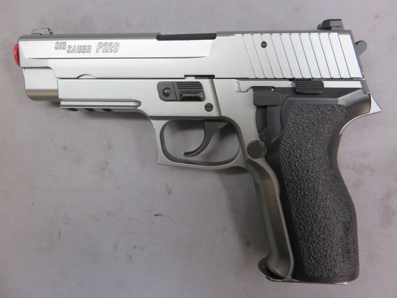 【東京マルイ】SIG SAUER P226 E2 ステンレスモデル