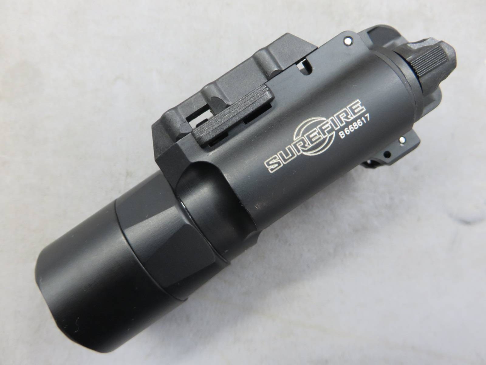 【SUREFIRE】X300U-A ウエポンライト（実物）