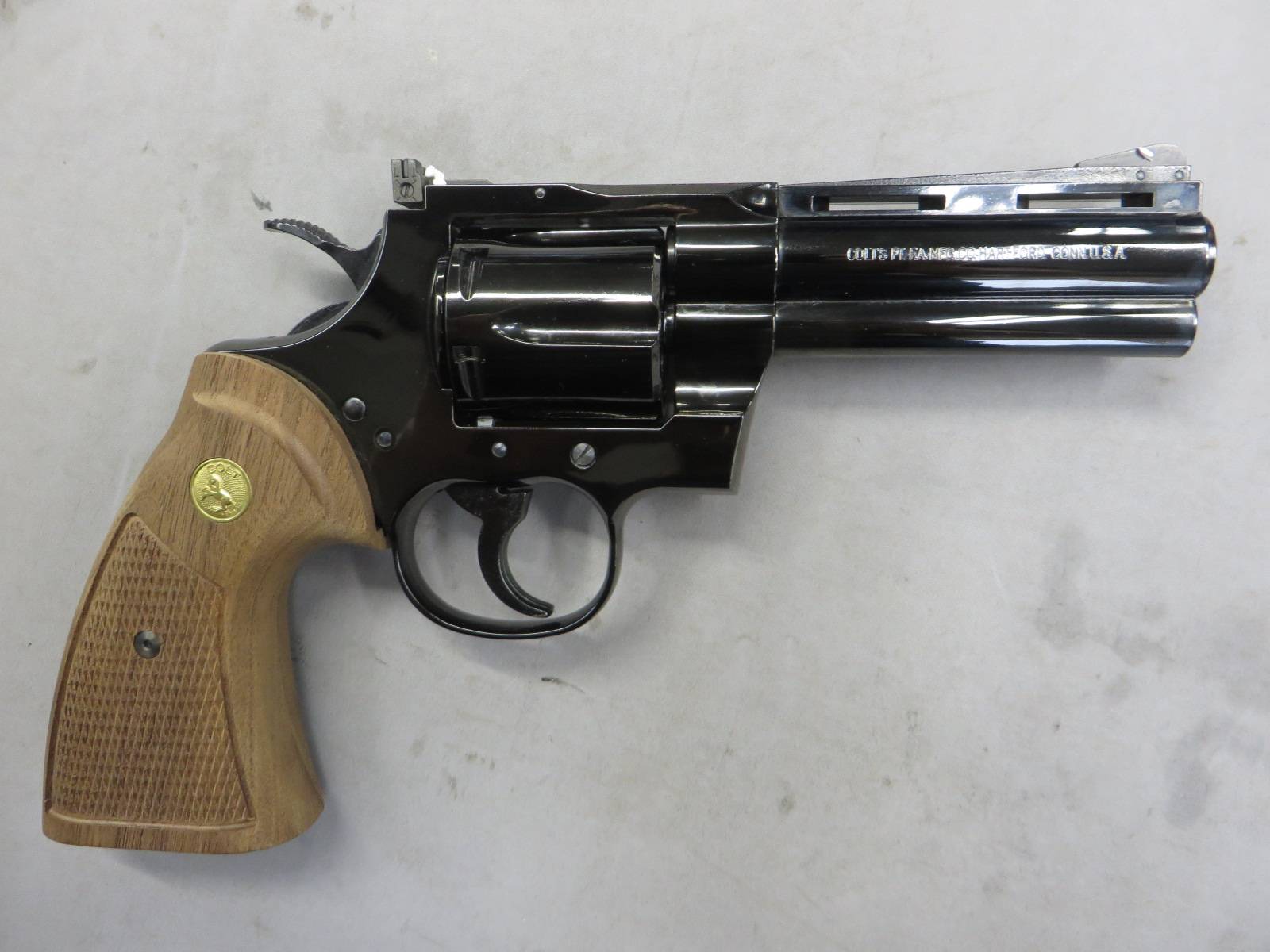 【タナカ】コルトパイソン.357mag R-Model 4in スチールフィニッシュ・木製グリップ　モデルガン