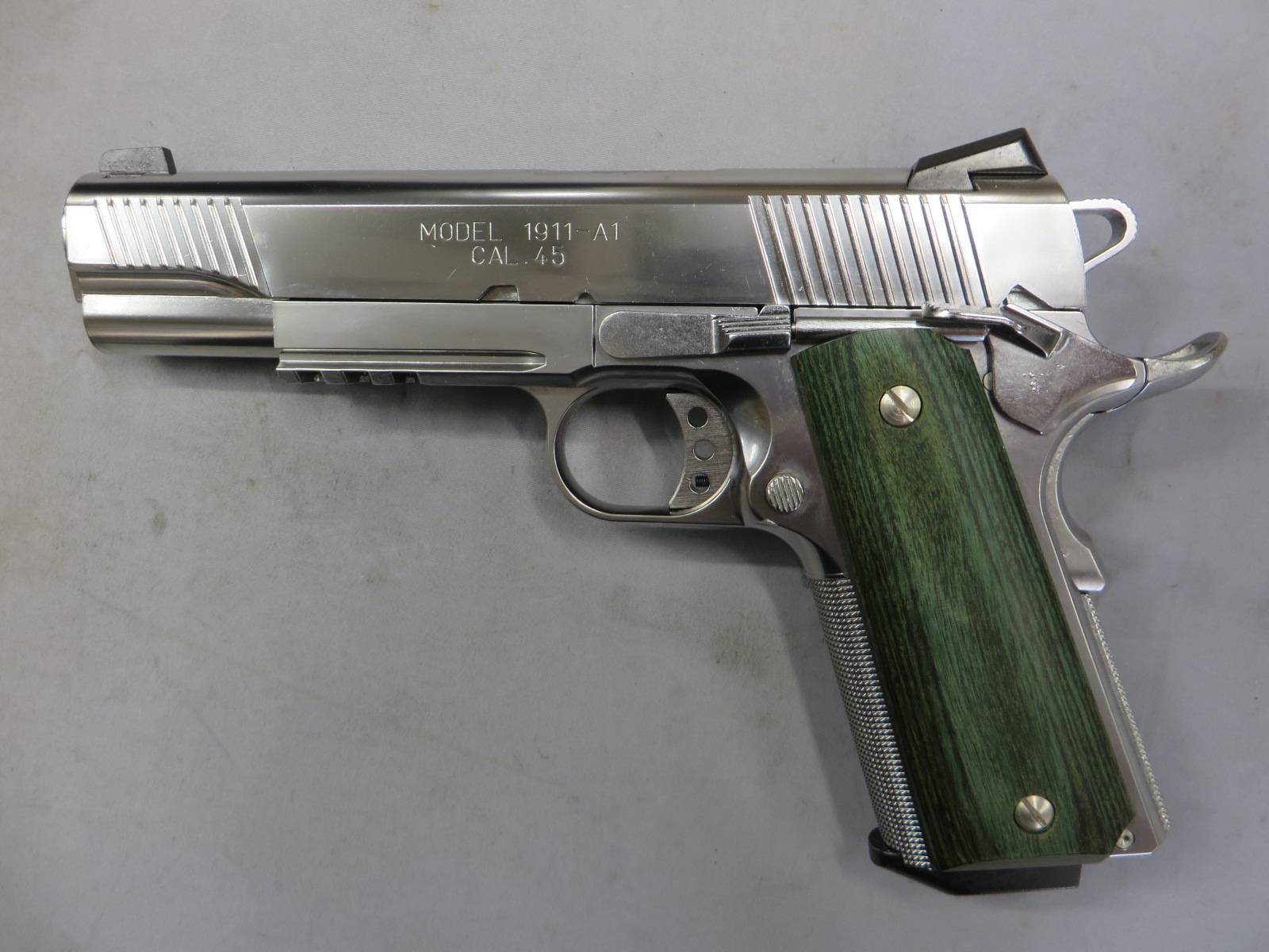 【マルシン】M1911A1 オペレーター 8mmBB サテーナシルバー ジェイドマイカルタ 少量限定製品