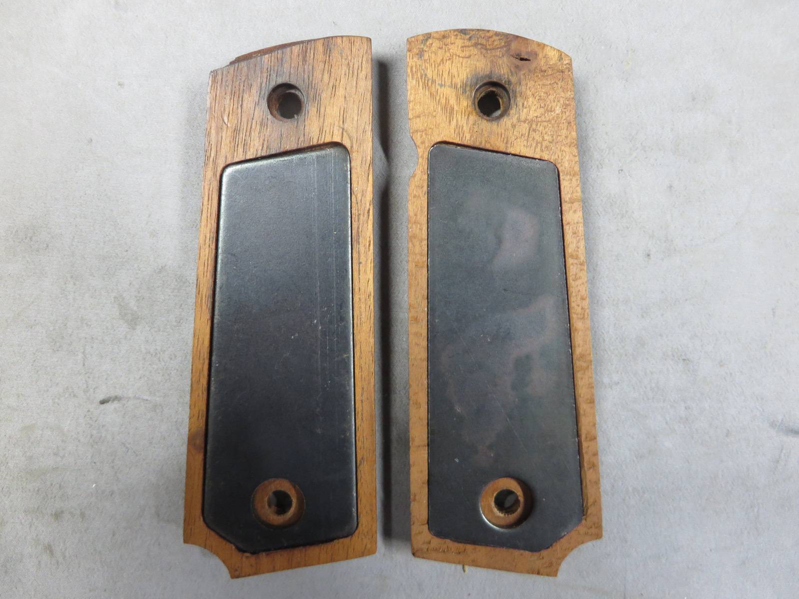 【不明】1911 フルサイズ ウエイト付き フルチェッカー グリップ