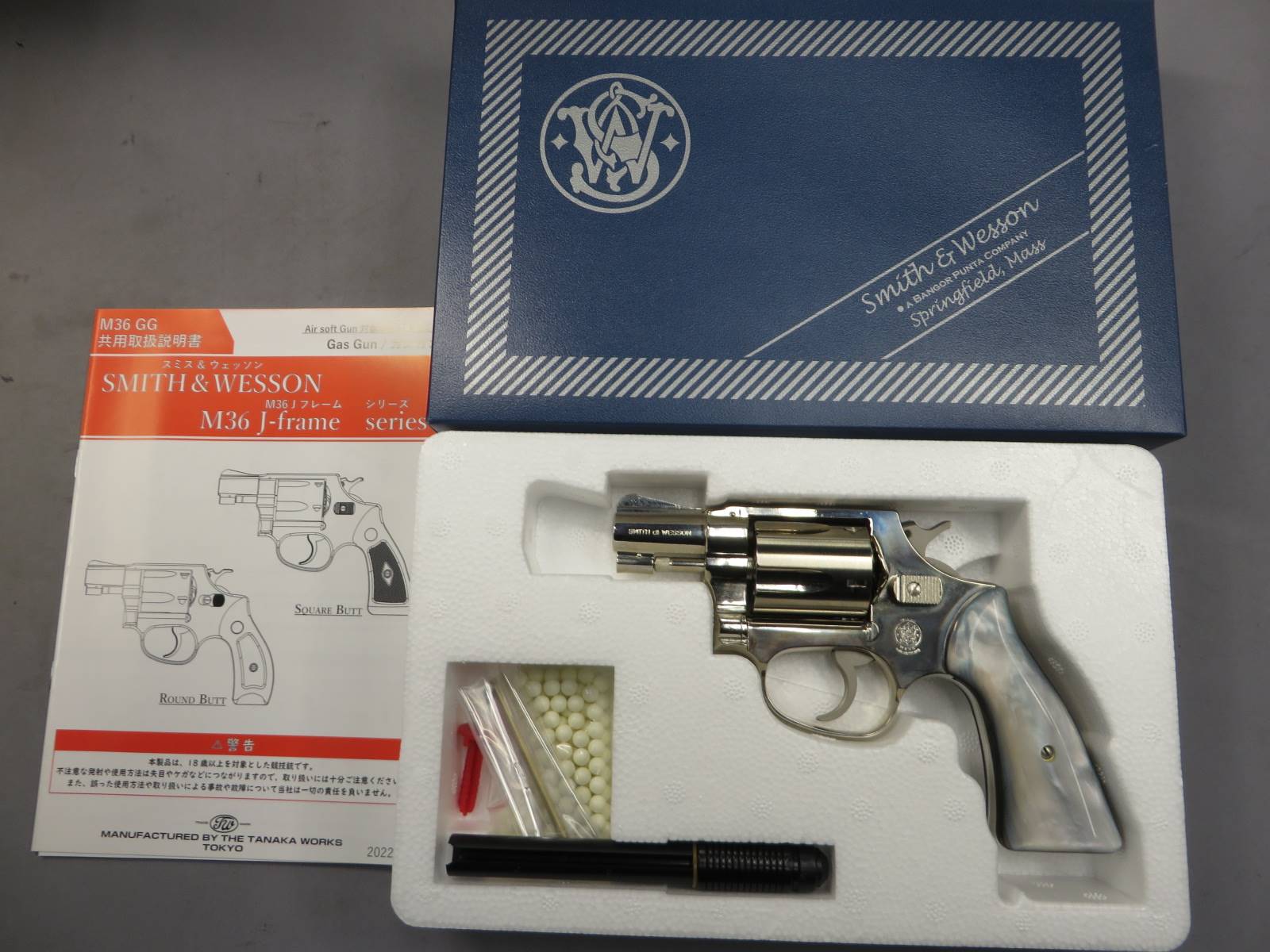 【タナカ】S&W M36 Chiefs Special 2inch スクエアバット “Travis” モデル ニッケルフィニッシュ Version.2