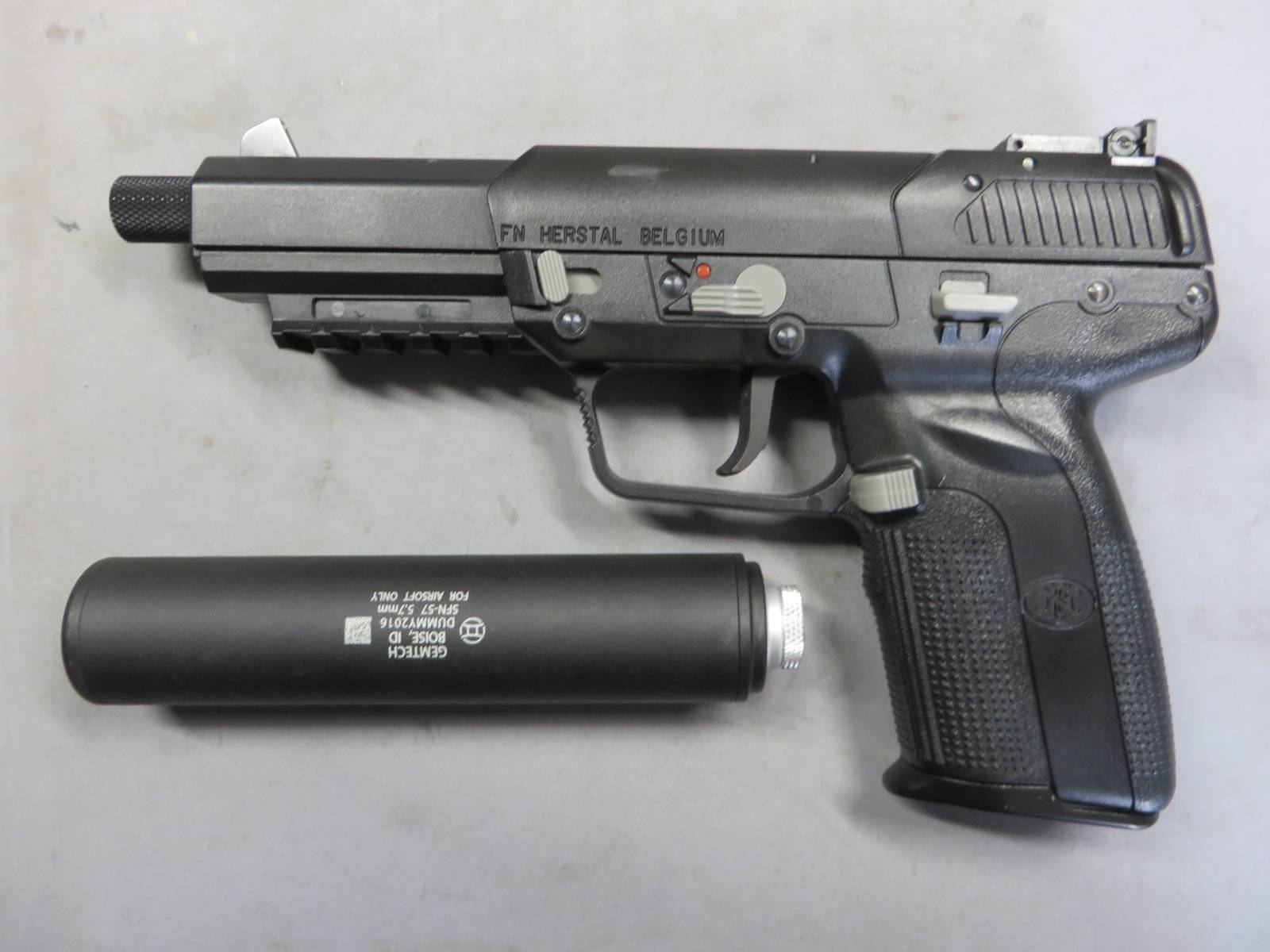 【マルシン】Five-seveN+サプレッサー 6ｍｍBB CO2 ブラック・ファイブセブン・5-7