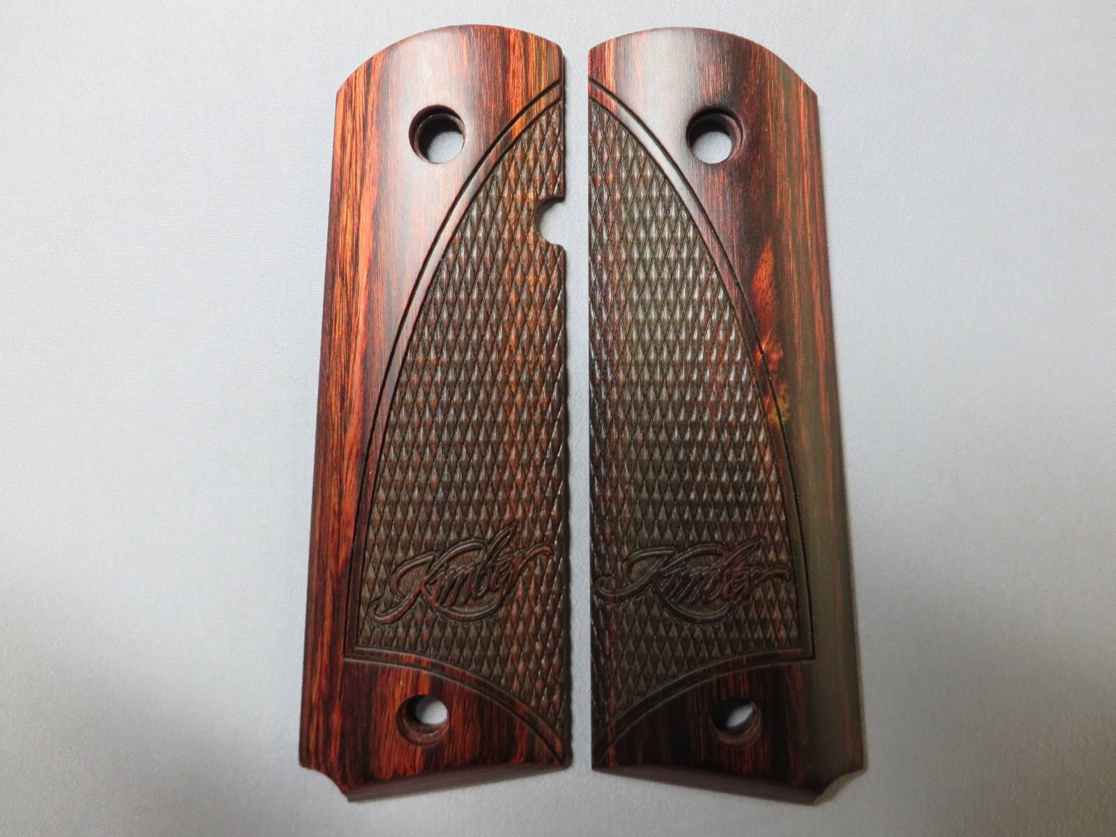 【アルタモント】Kimber・キンバー フルサイズ　Scallop Checkered W/Logo グリップ