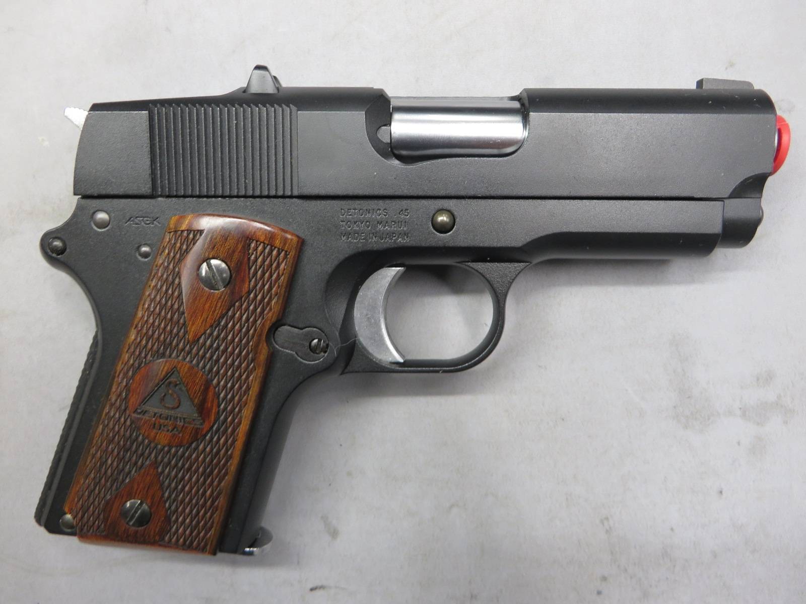 【東京マルイ】デトニクス.45 コンバットマスター ブラック・アルタモント ロゴ入りグリップ