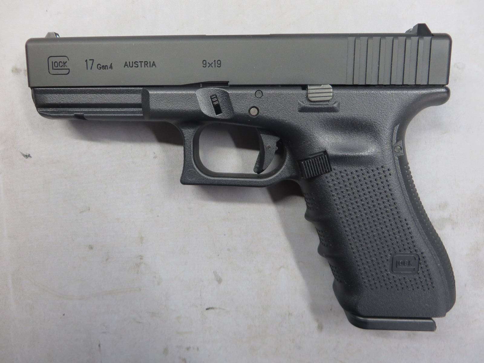 【東京マルイ】グロック17 Gen.4 デトネーター カスタムスライド・Glockガンケース付　G17 Glock17