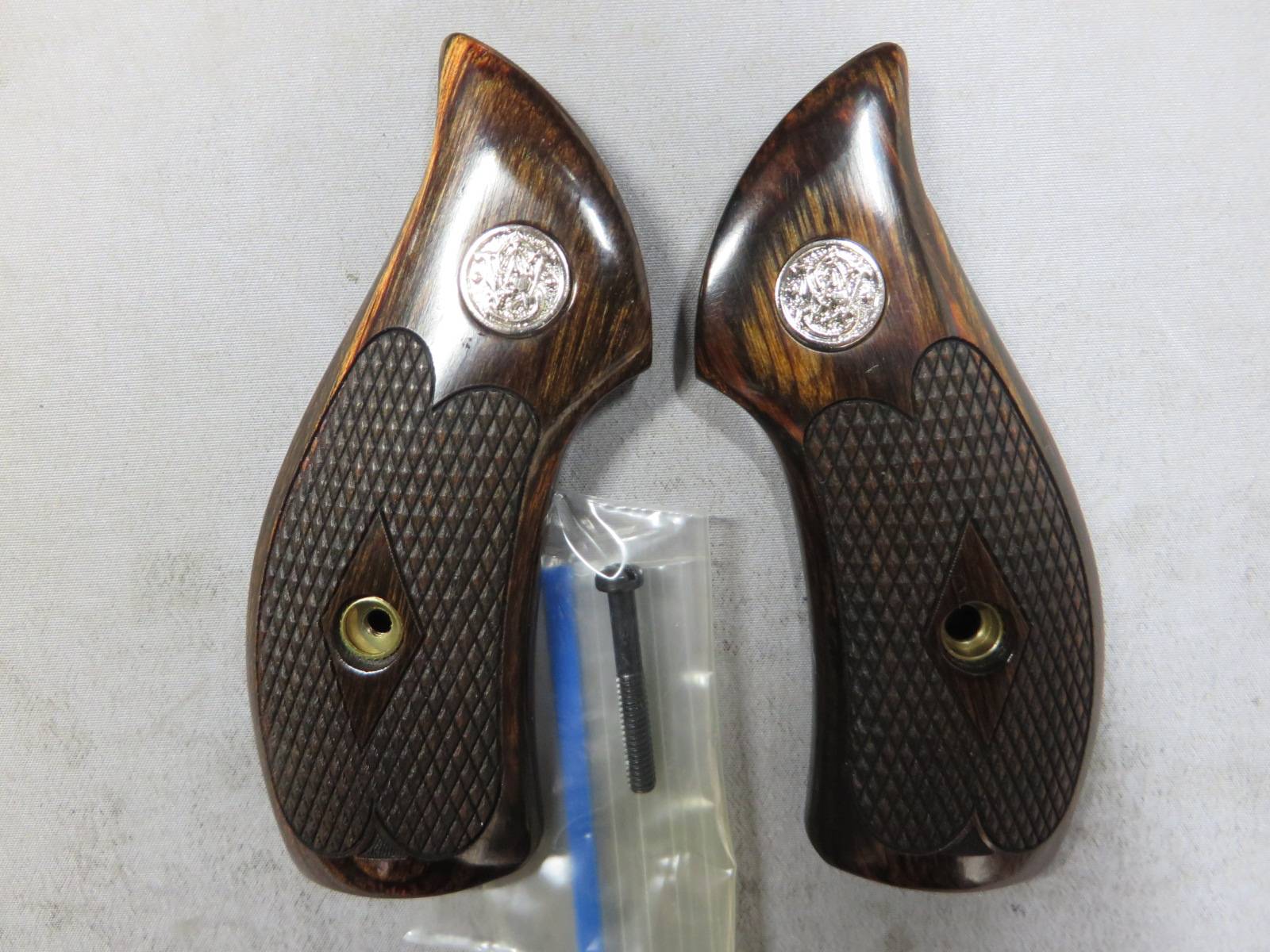 【アルタモント】S&W Jフレーム サービスサイズ メダリオン付 チェッカー