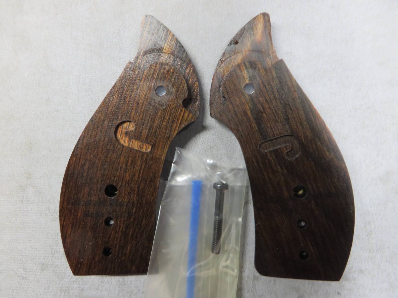【アルタモント】S&W Jフレーム サービスサイズ メダリオン付 チェッカー