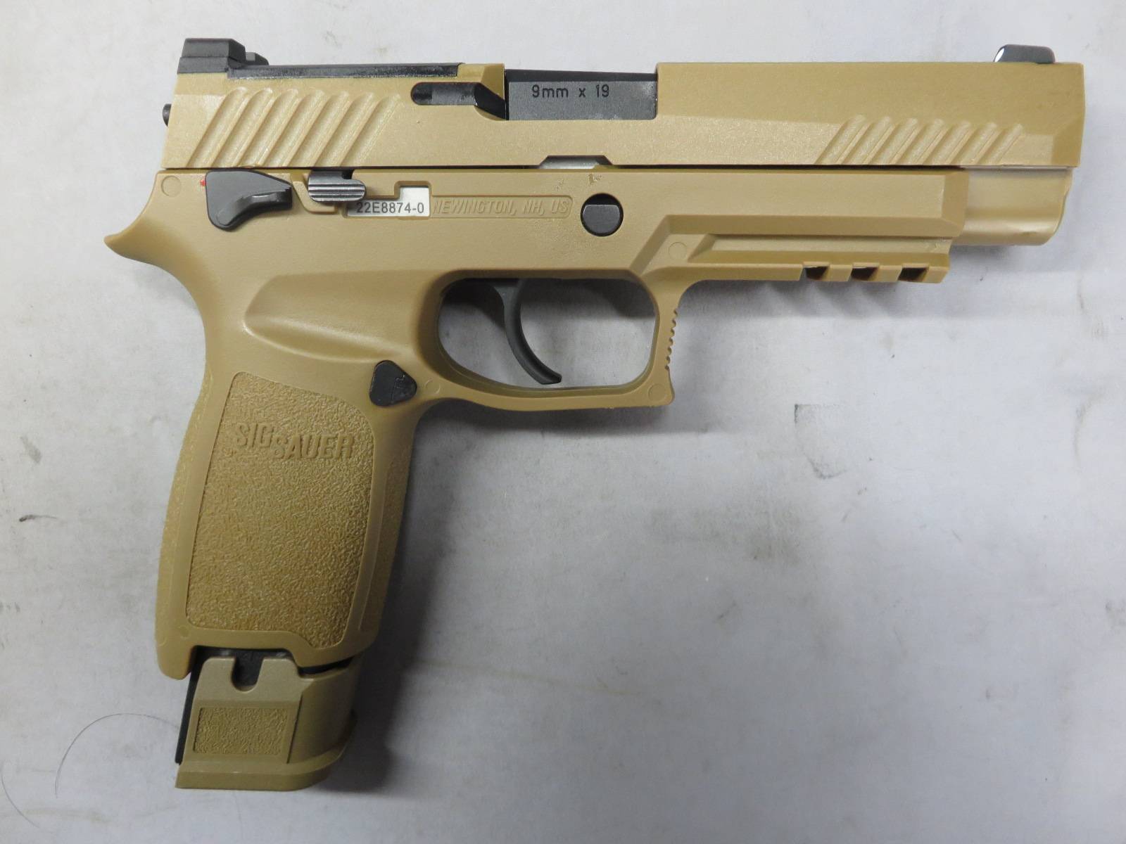 【SIG AIR・Laylax】SIG SAUER ProForce M17 コヨーテタン CO2 アメリカ陸軍最新型制式採用拳銃