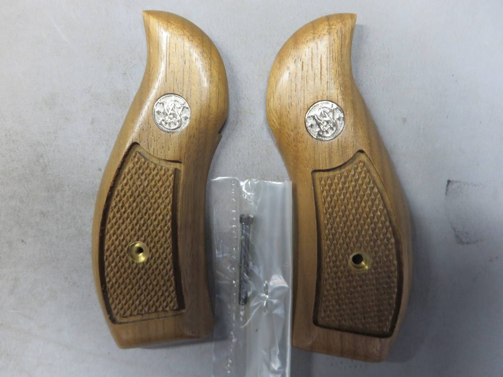 【タナカ】S&W Jフレーム ラウンドバット ウォールナットチェッカー +Weight