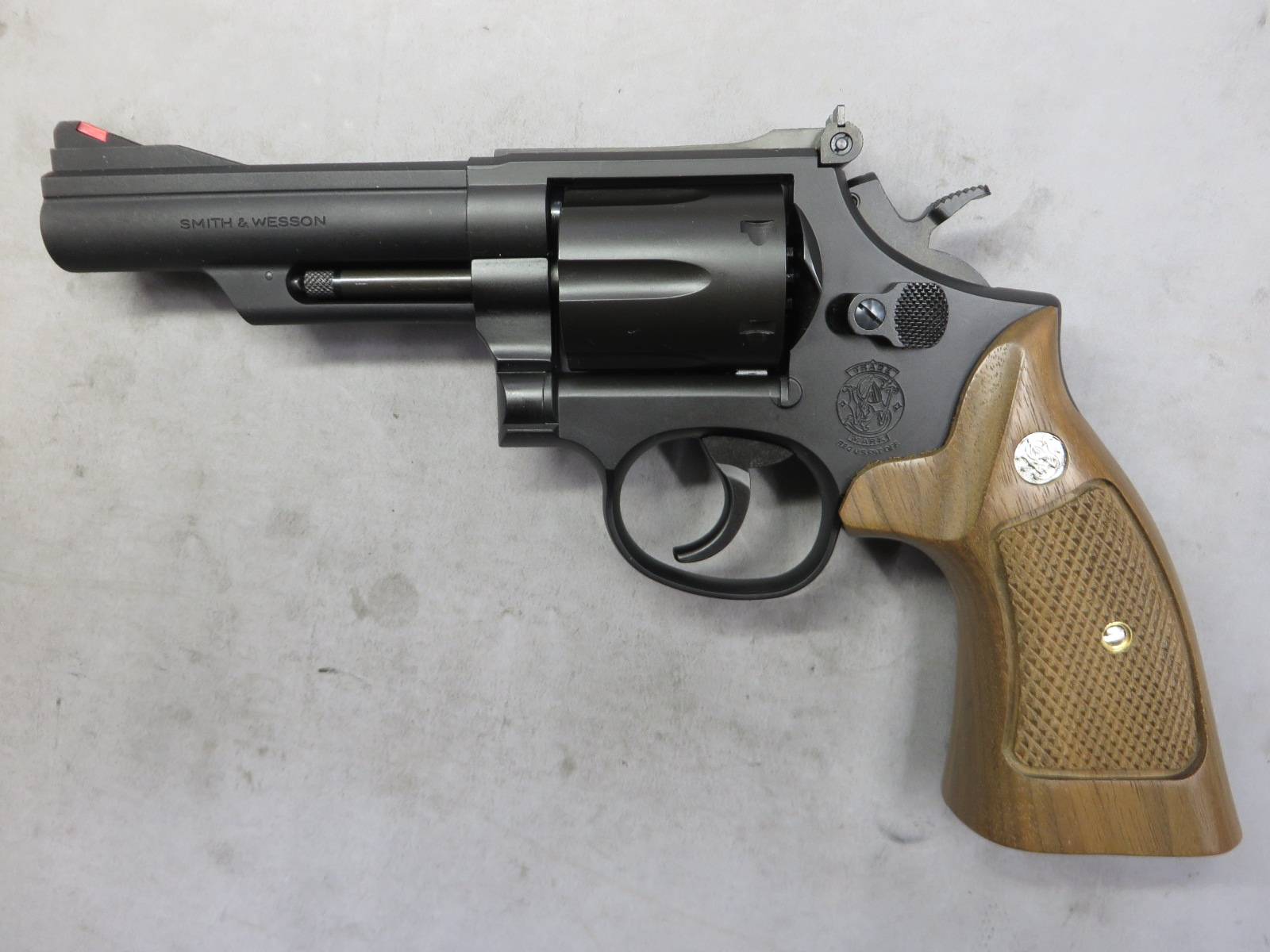 【タナカ】S&W M19 コンバットマグナム 4in HW Ver.3 +Weight ウォールナットグリップ   モデルガン