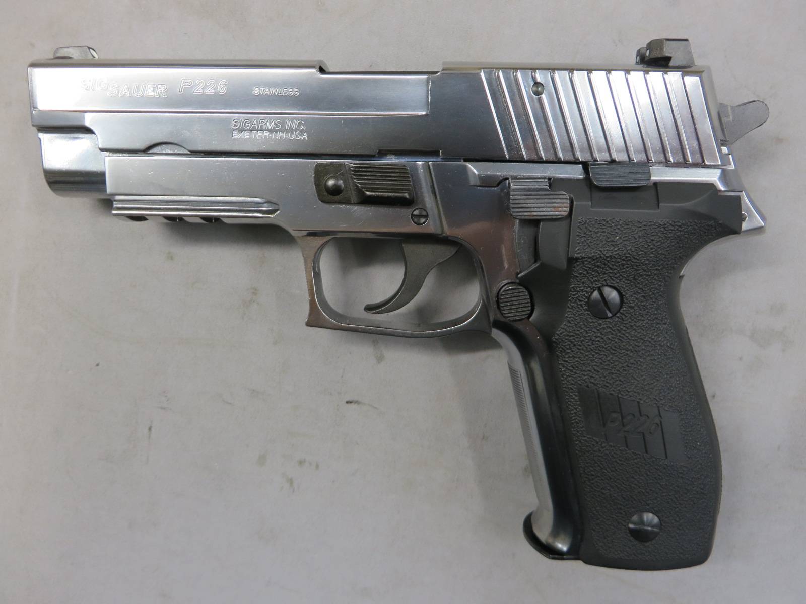 【タナカ】SIG SAUER P226 レイルドフレイム ステンレス Evolution モデルガン