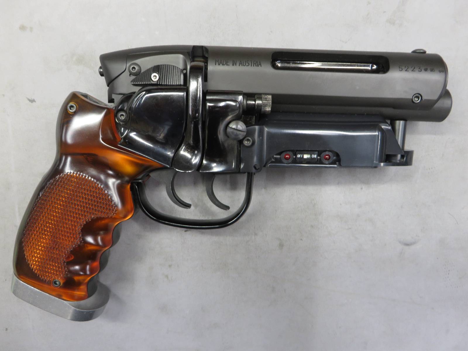 【エルフィンナイツプロジェクト】高木型弐0壱九式爆砕拳銃・M2019ブラスター モデルガン