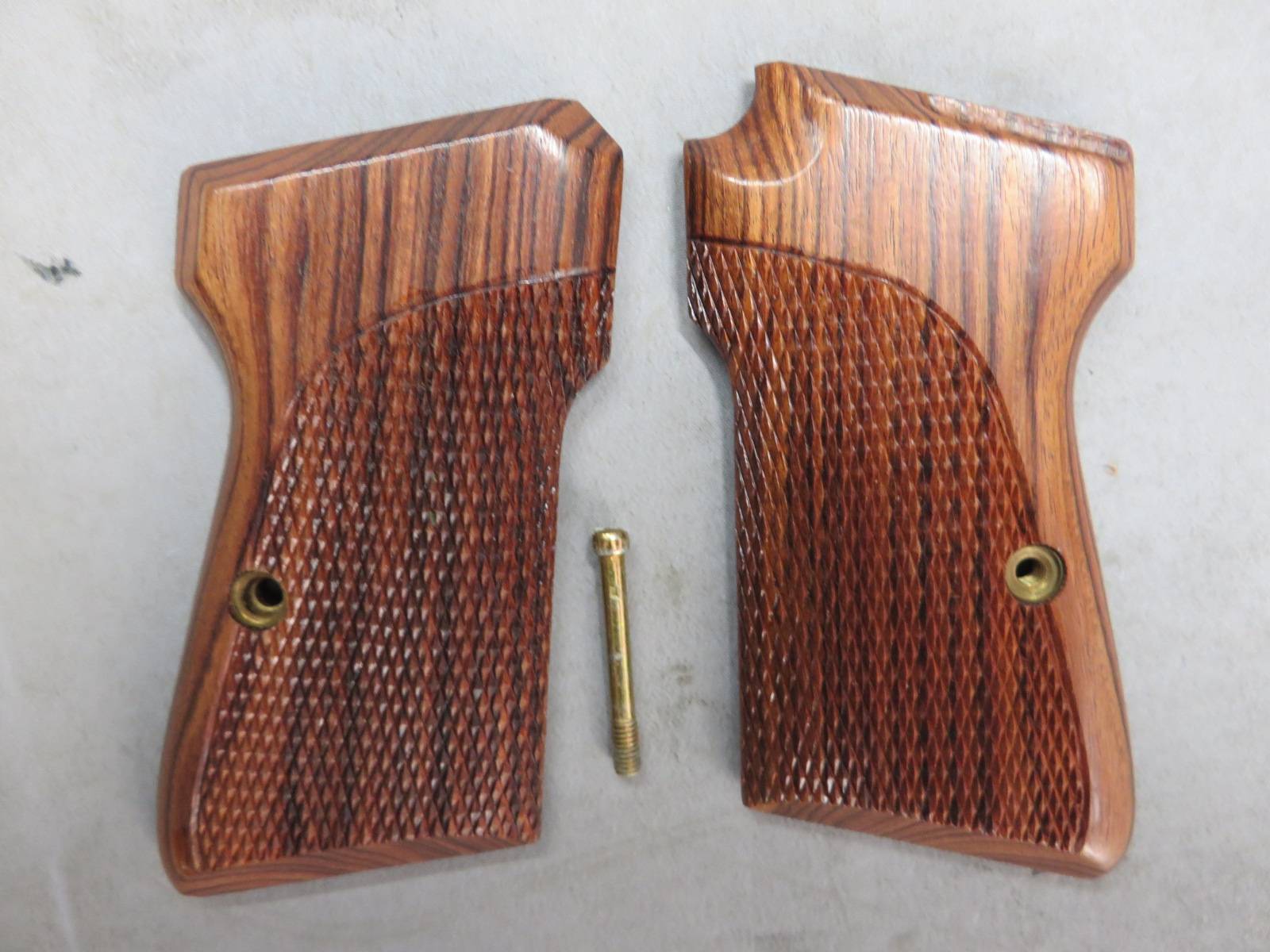 【HOGUE】ワルサー PPK/S キングウッド グリップ