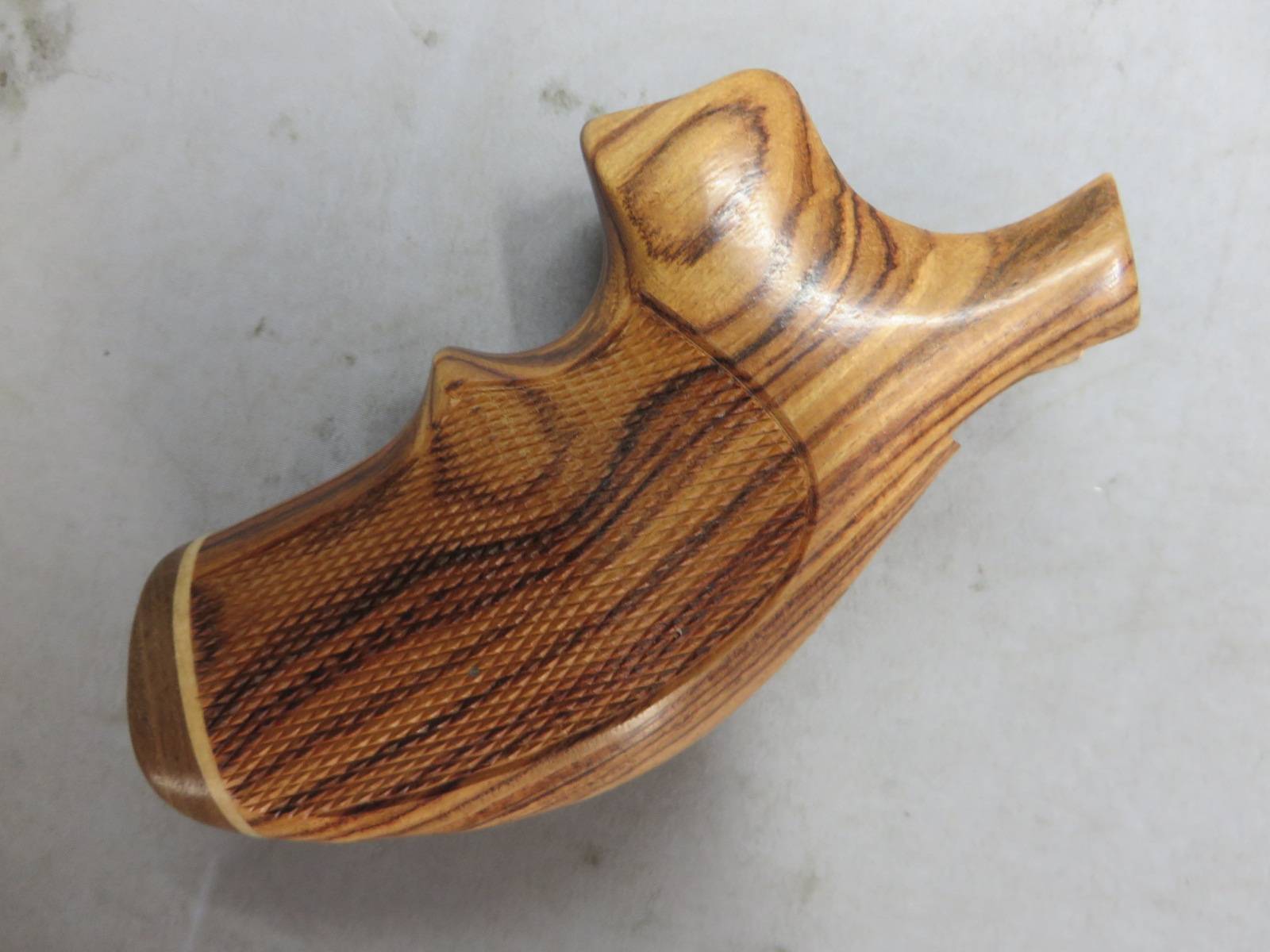 【HOGUE】S&W M36 オーバーサイズ キングウッド グリップ