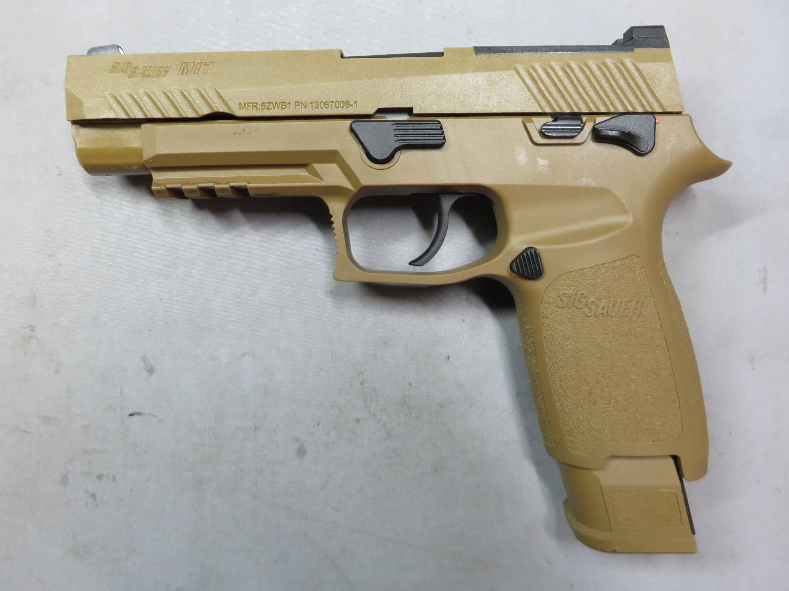 【SIG AIR・Laylax】SIG SAUER ProForce M17 コヨーテタン CO2 アメリカ陸軍最新型制式採用拳銃