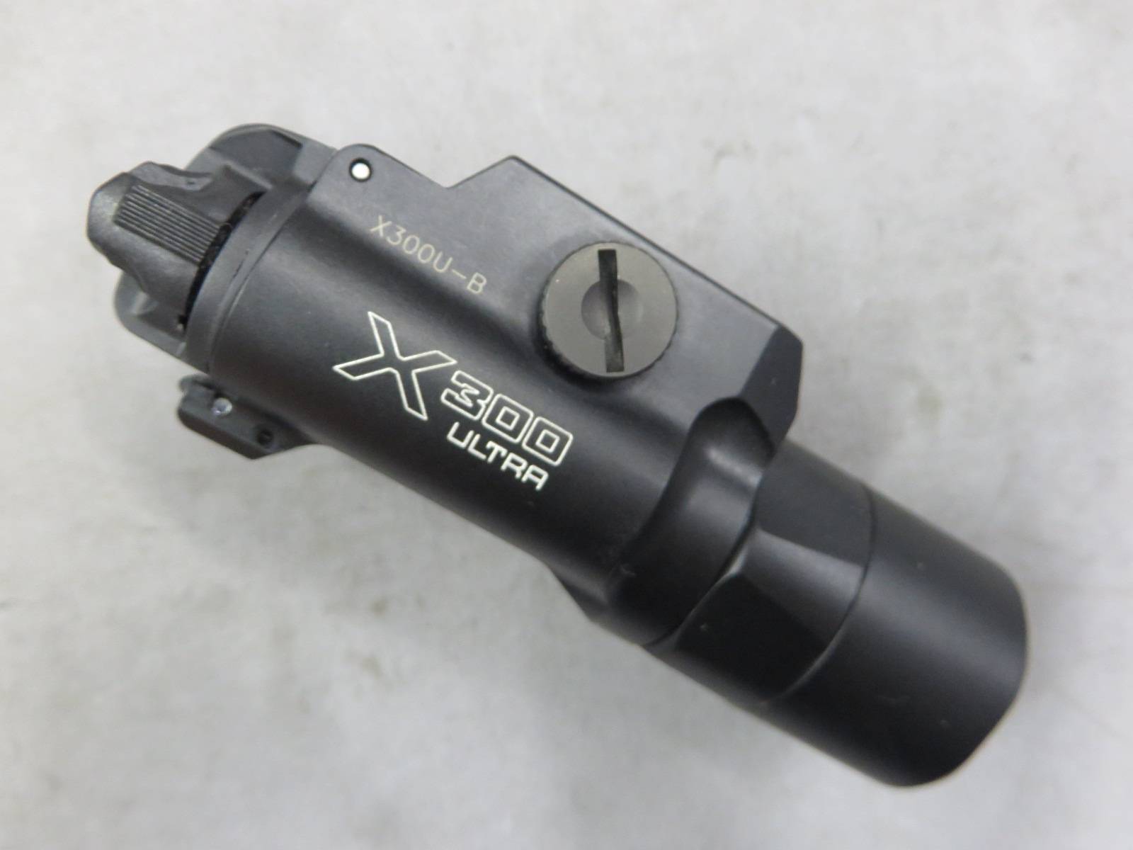 【SUREFIRE】X300U-B ウエポンライト（実物）