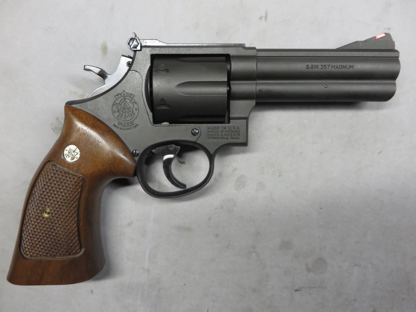 【マルシン】S&W M586 4in ブラック HW ハーフチェッカー木製グリップ　 モデルガン