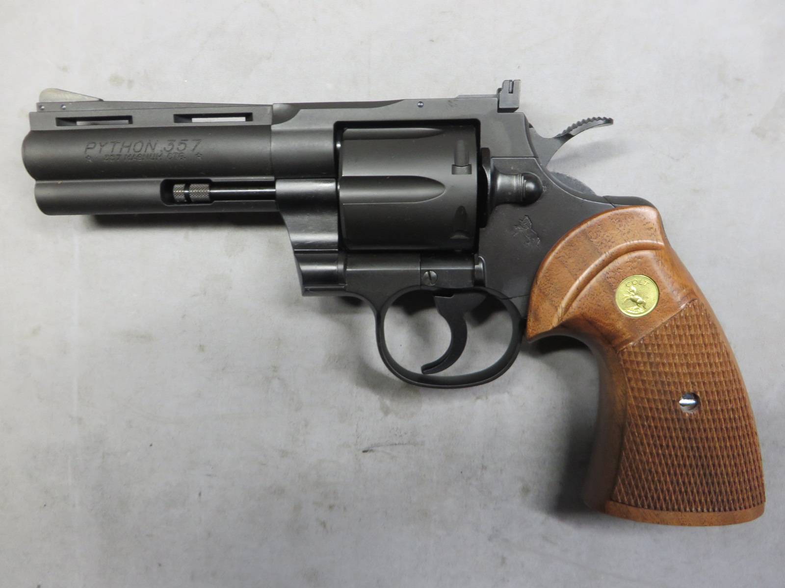 【タナカ】コルトパイソン.357mag 4in R-model HW・+Weightウォールナット 木製グリップ モデルガン