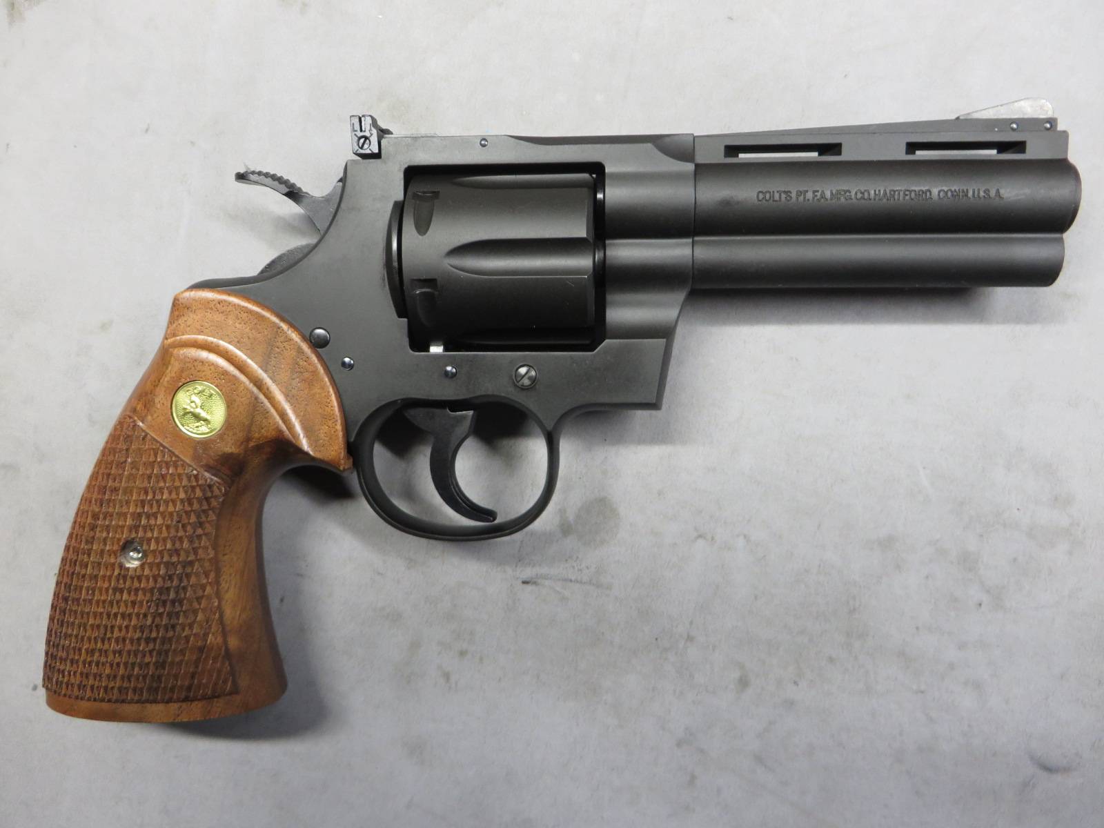 【タナカ】コルトパイソン.357mag 4in R-model HW・+Weightウォールナット 木製グリップ モデルガン
