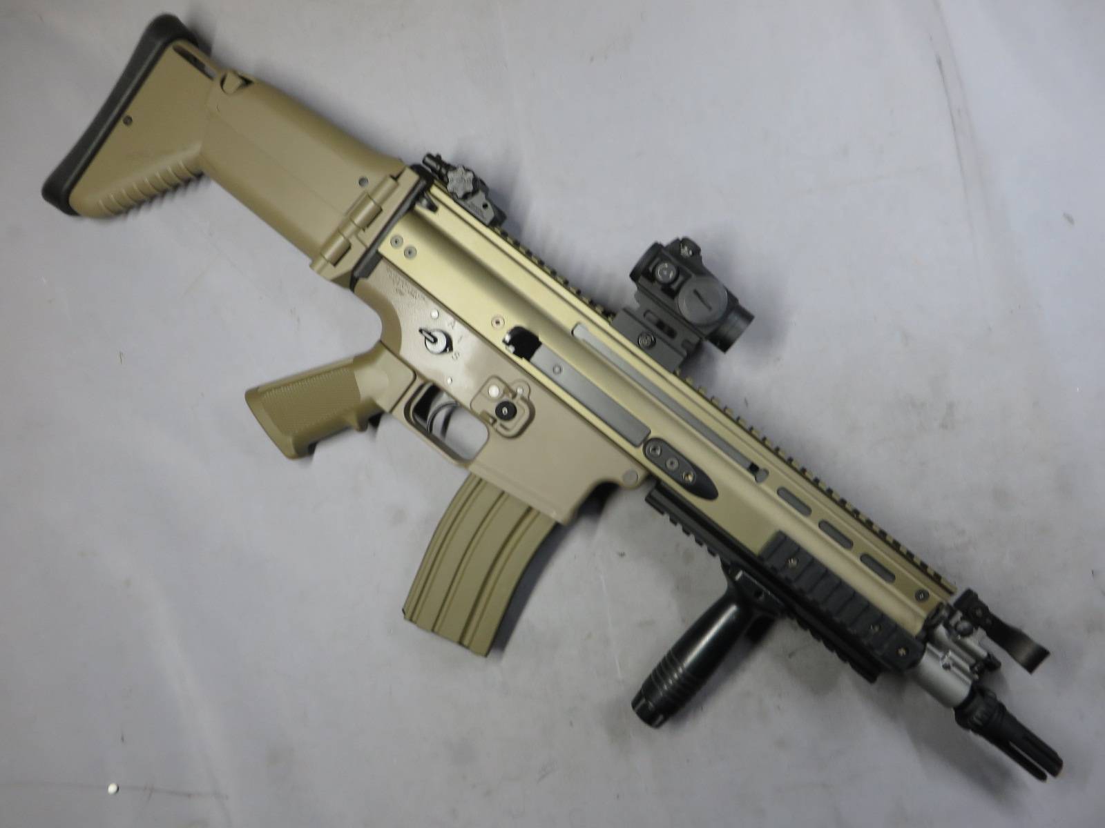 【東京マルイ】SCAR-L CQC FDE 次世代電動ガン・ダットサイト・フォアグリップ