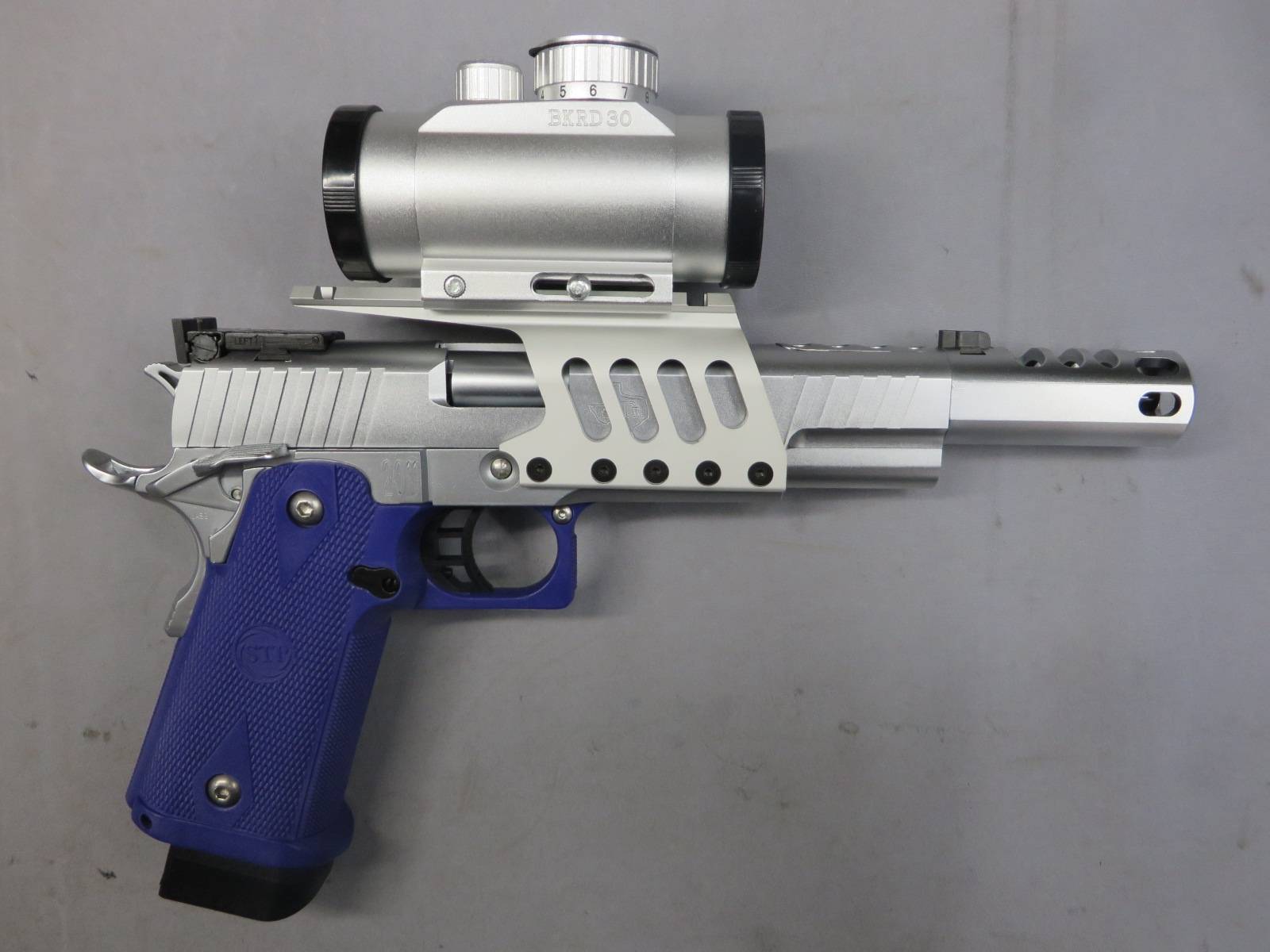 【KSC】STI イーグル5.5 ハイブリッド シルバー リミテッド / マウント・ダットサイト