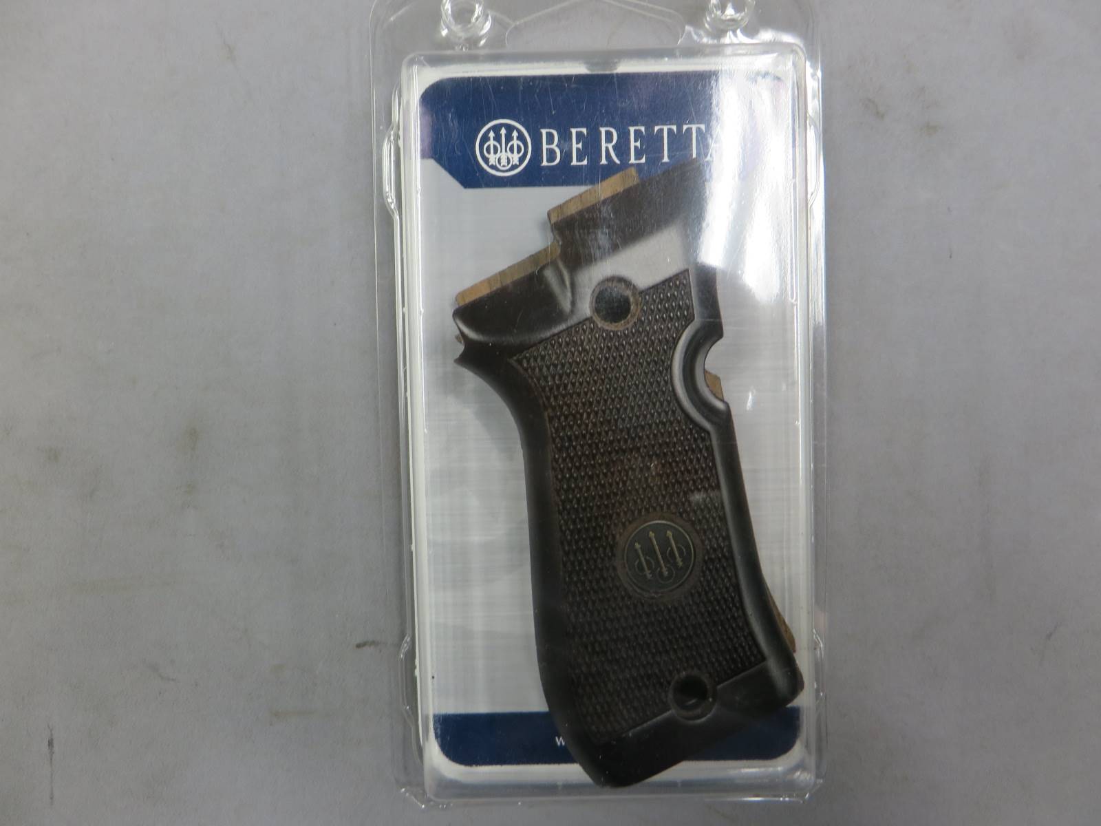 【Beretta】ベレッタM84F　Beretta社純正 チェッカリング仕様 メダリオン入り グリップ　Made in ITALY