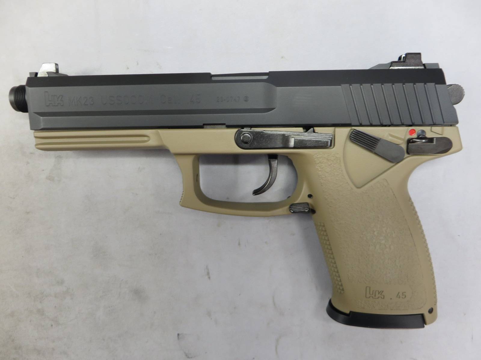 【KSC】MK23 SOCOMピストル TAN カラー ABS CO2