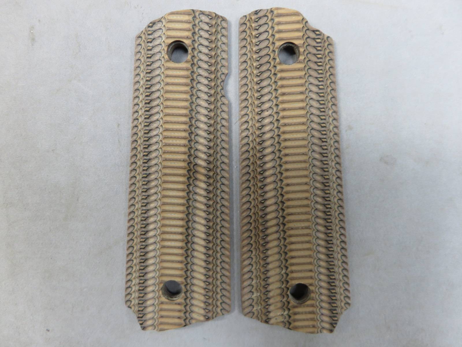 【Vz Grips】G10グリップ 1911 フルサイズ  Alien