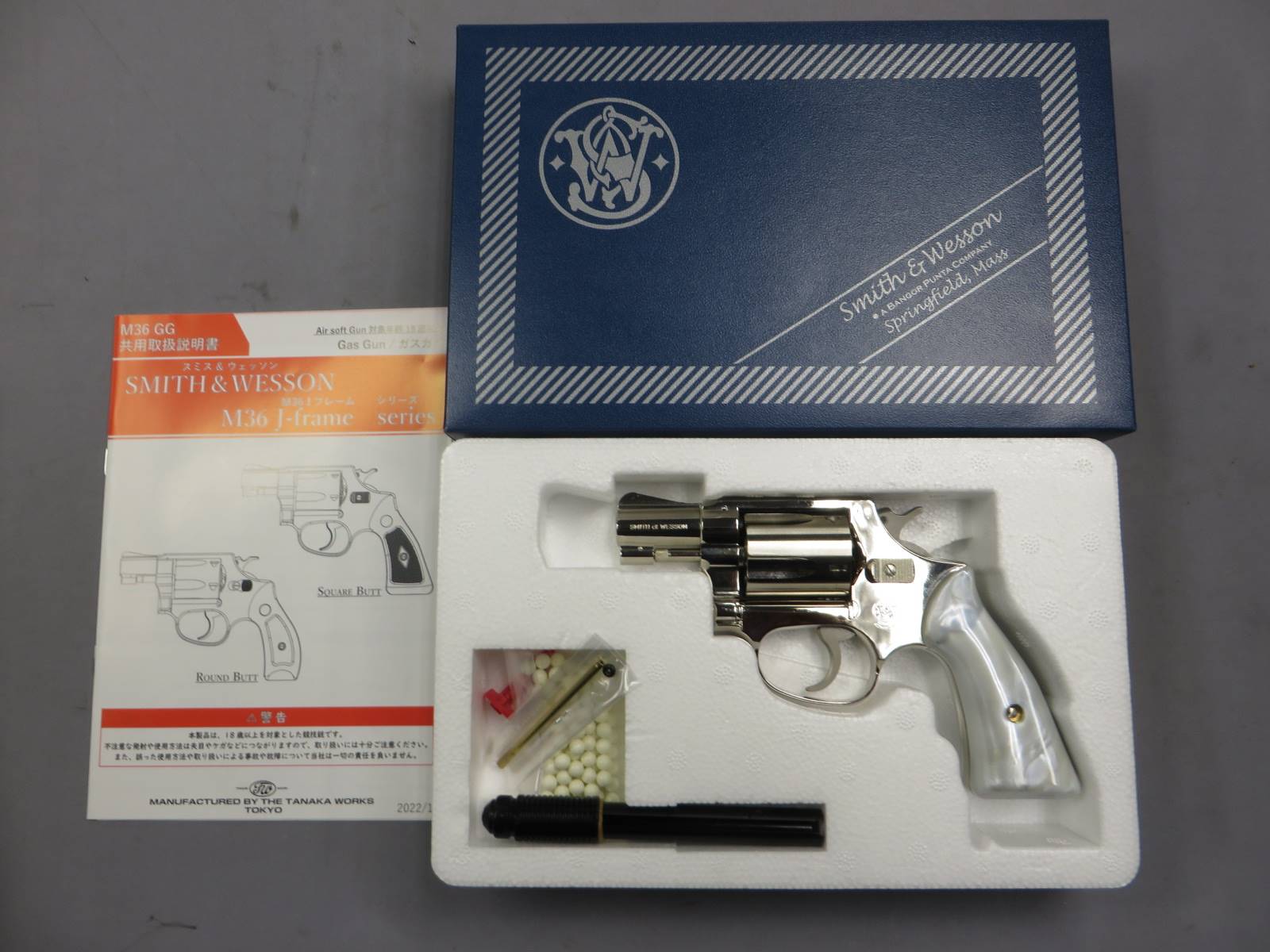 【タナカ】S&W M36 Chiefs Special 2inch スクエアバット “Travis” モデル ニッケルフィニッシュ Version.2