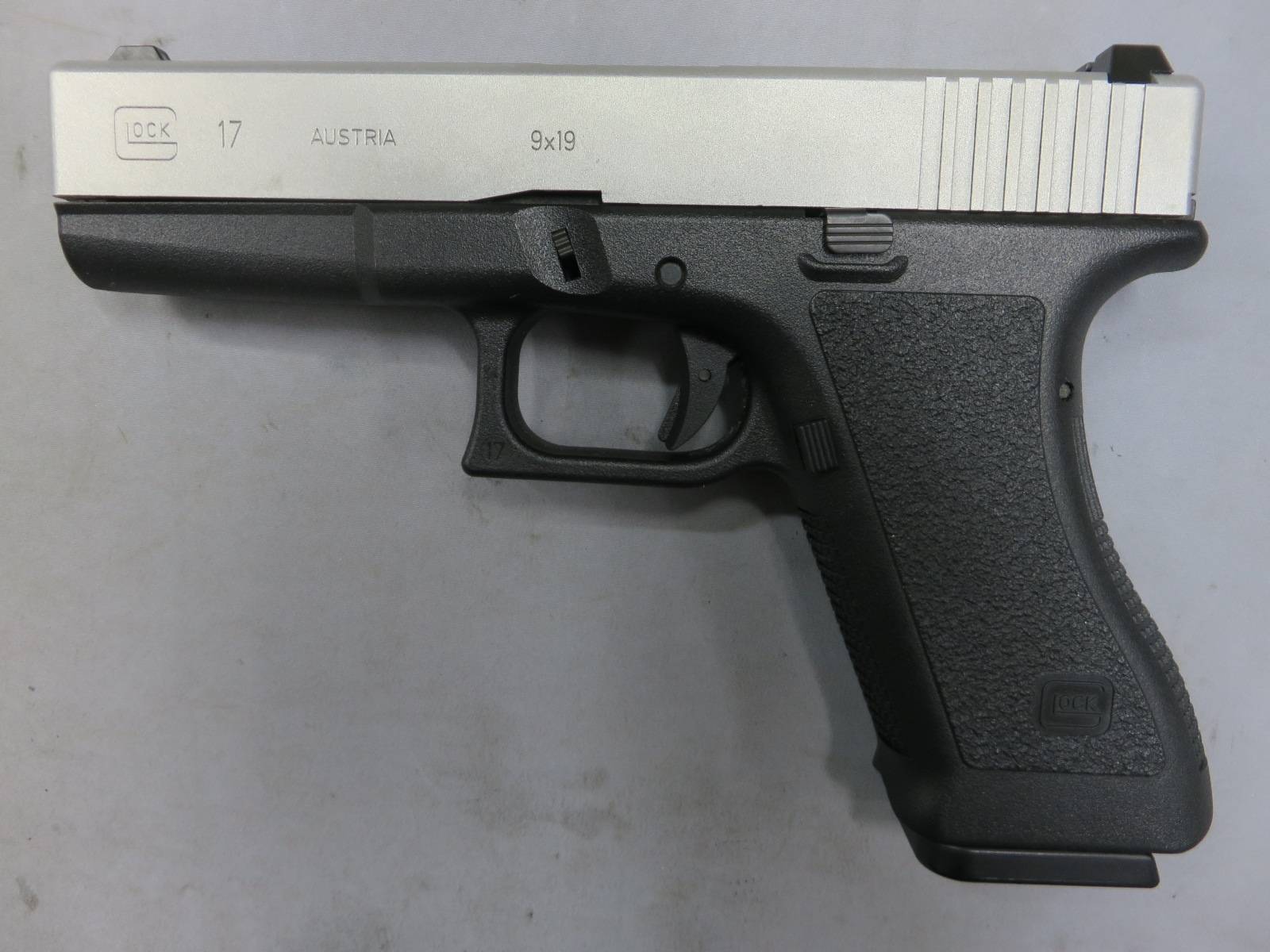 【東京マルイ】グロック17 カスタム・メタルスライド・レイル無フレーム　G17 Glock17