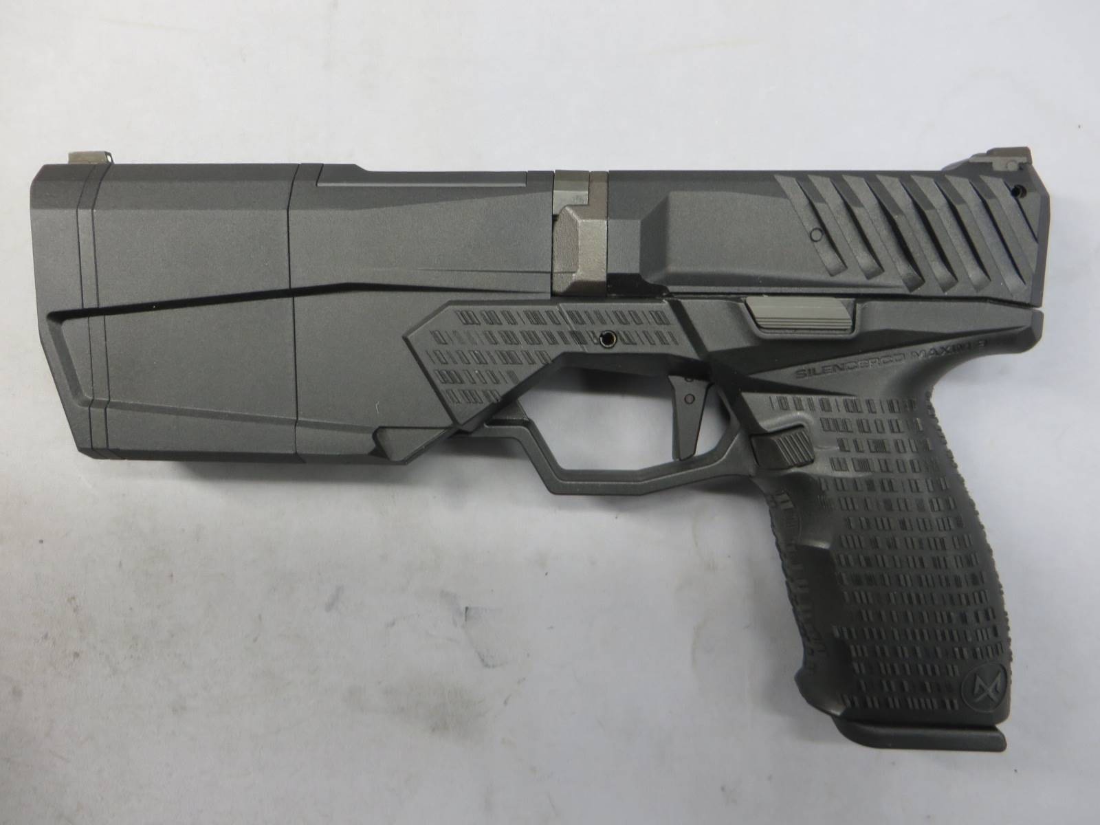 KRYTAC SilencerCo Maxim 9 CO2（マキシムナイン）は、SilencerCoの公式ライセンスを取得したCO2ガスブローバックガンです